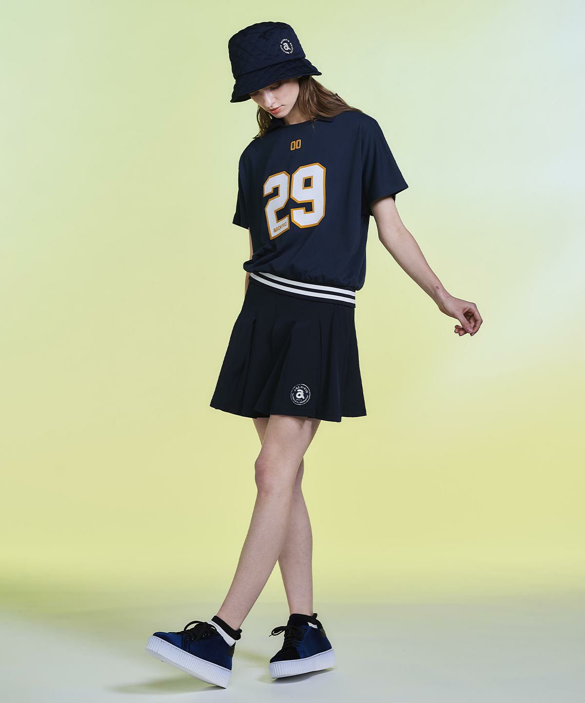 モデル着用画像（ネイビー）