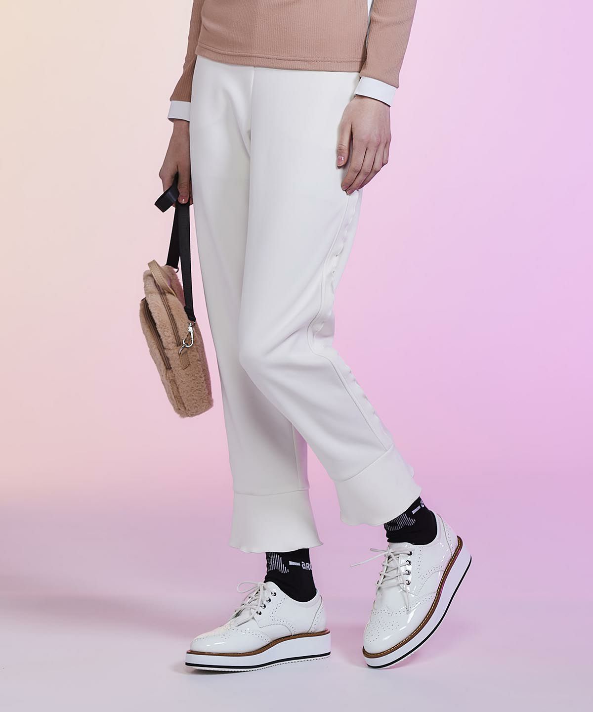 モデル着用画像（ホワイト）