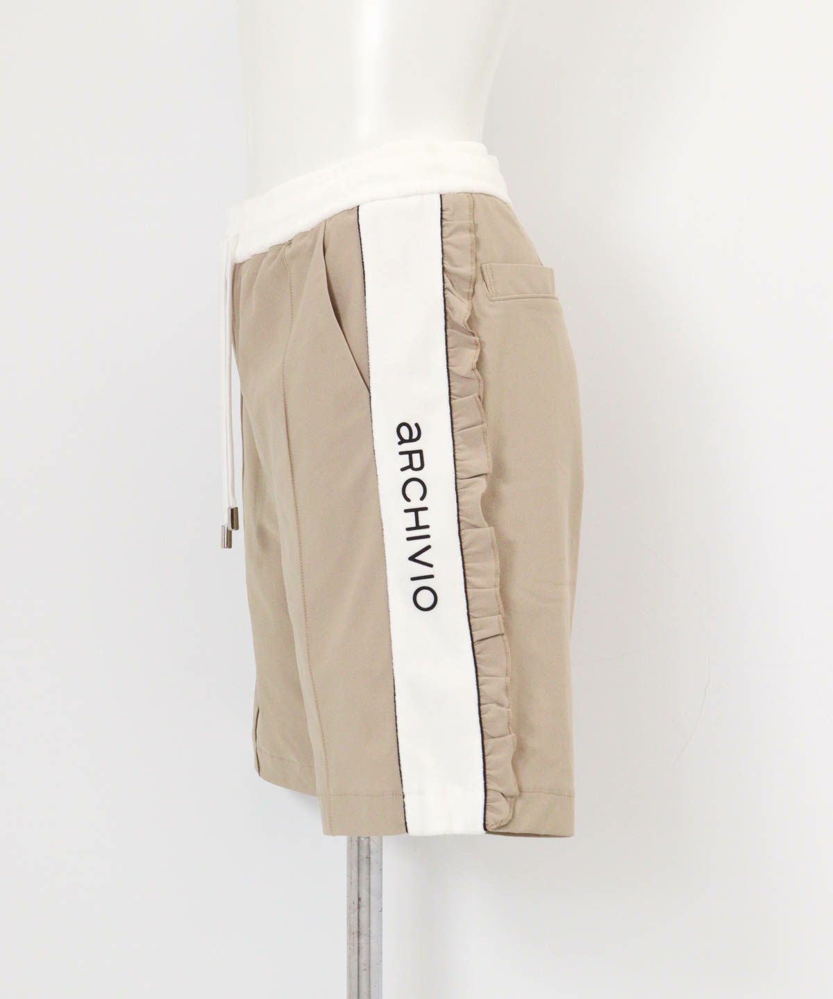 綿ベロアラインUVハーフパンツ横（ベージュ）