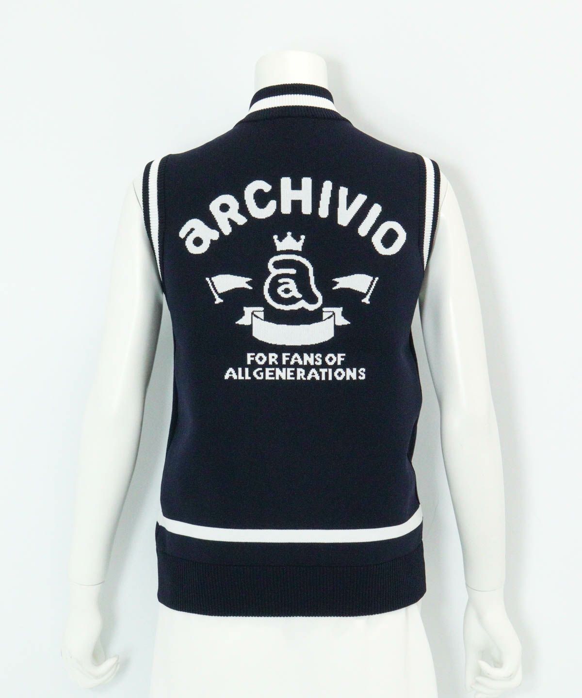 ジップアップジャガードニットベスト後（ネイビー）