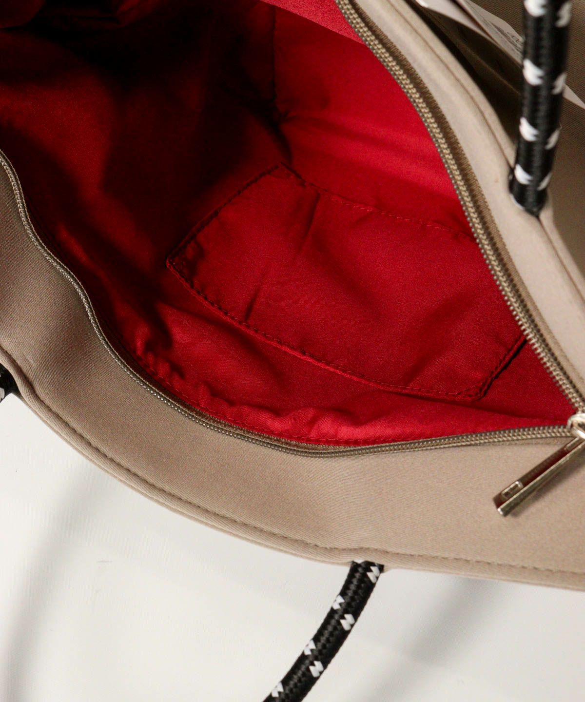 内側ポケット部分（グレー）