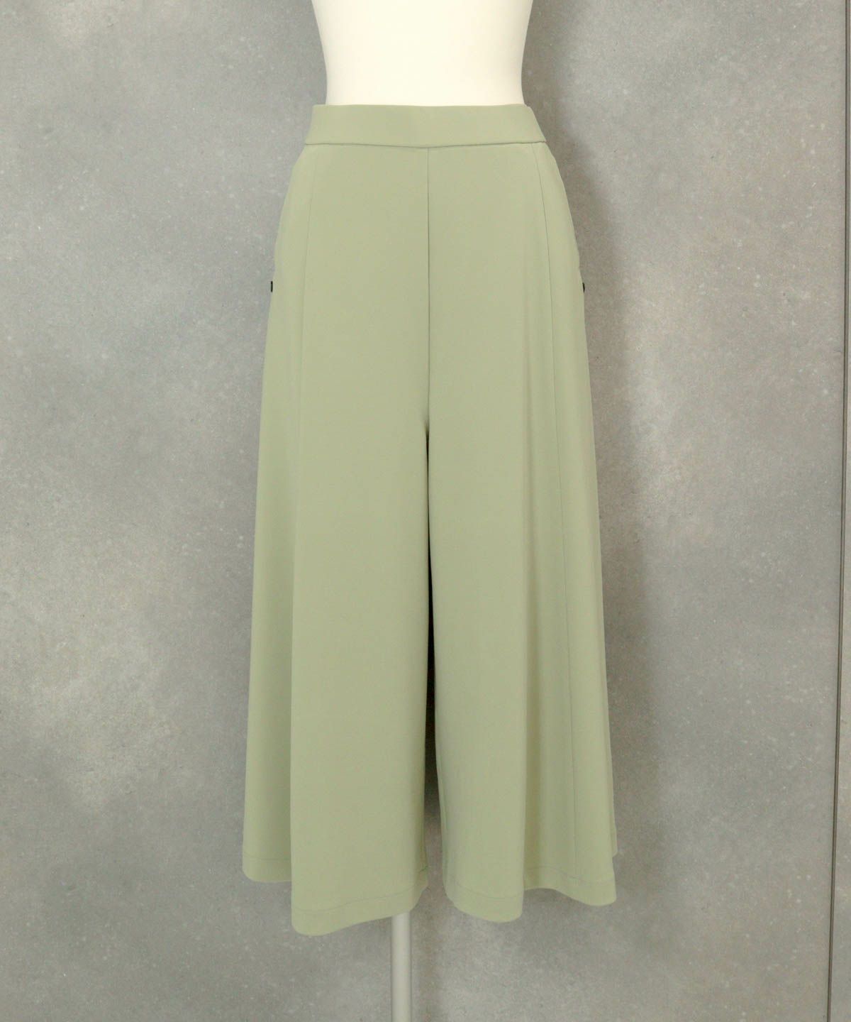 マットポンチ八分丈ワイドパンツ（グリーン）
