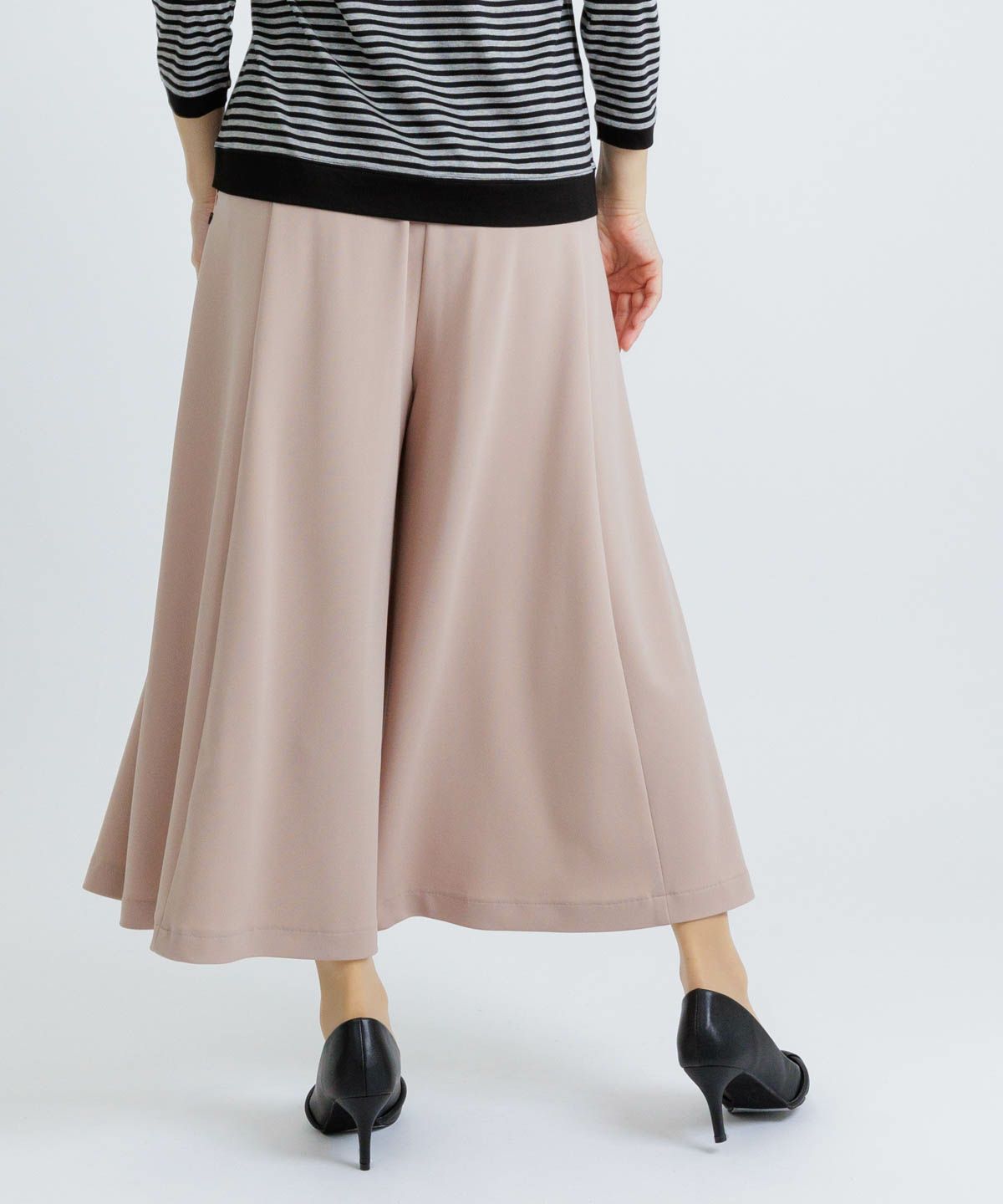 モデル着用画像（ピンクベージュ）