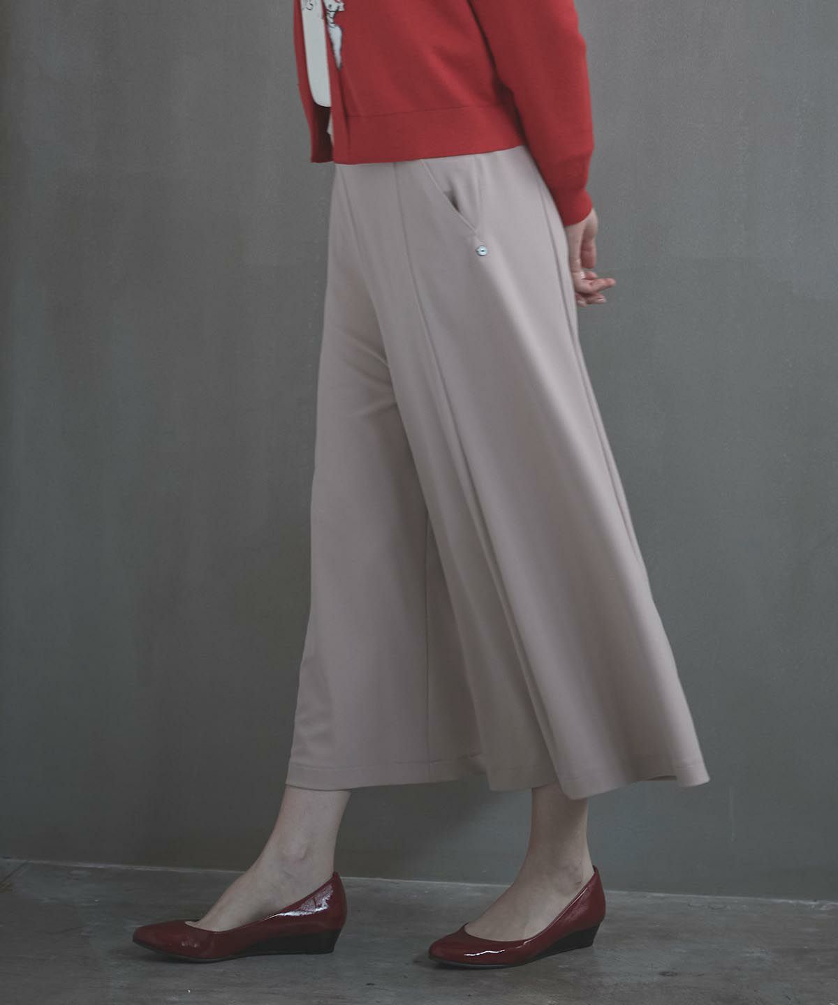 モデル着用画像（ピンクベージュ）