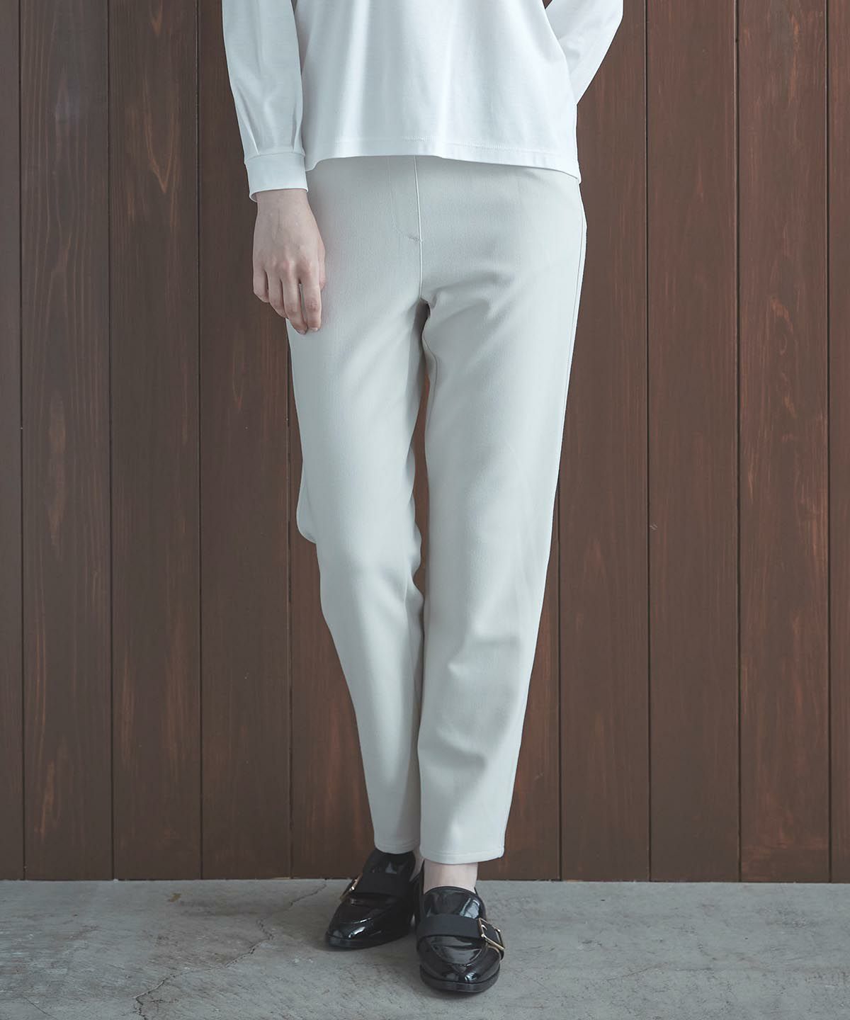 モデル着用画像（ベージュ）