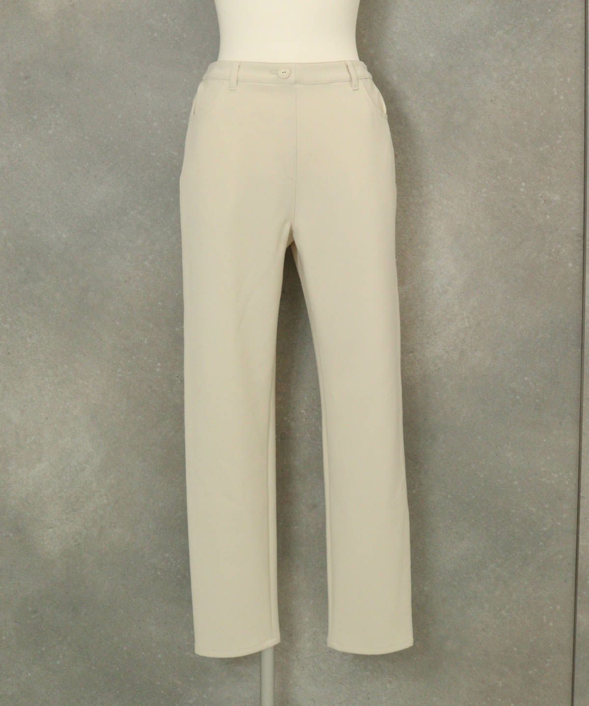 ベーシックテーパードパンツ（ベージュ）