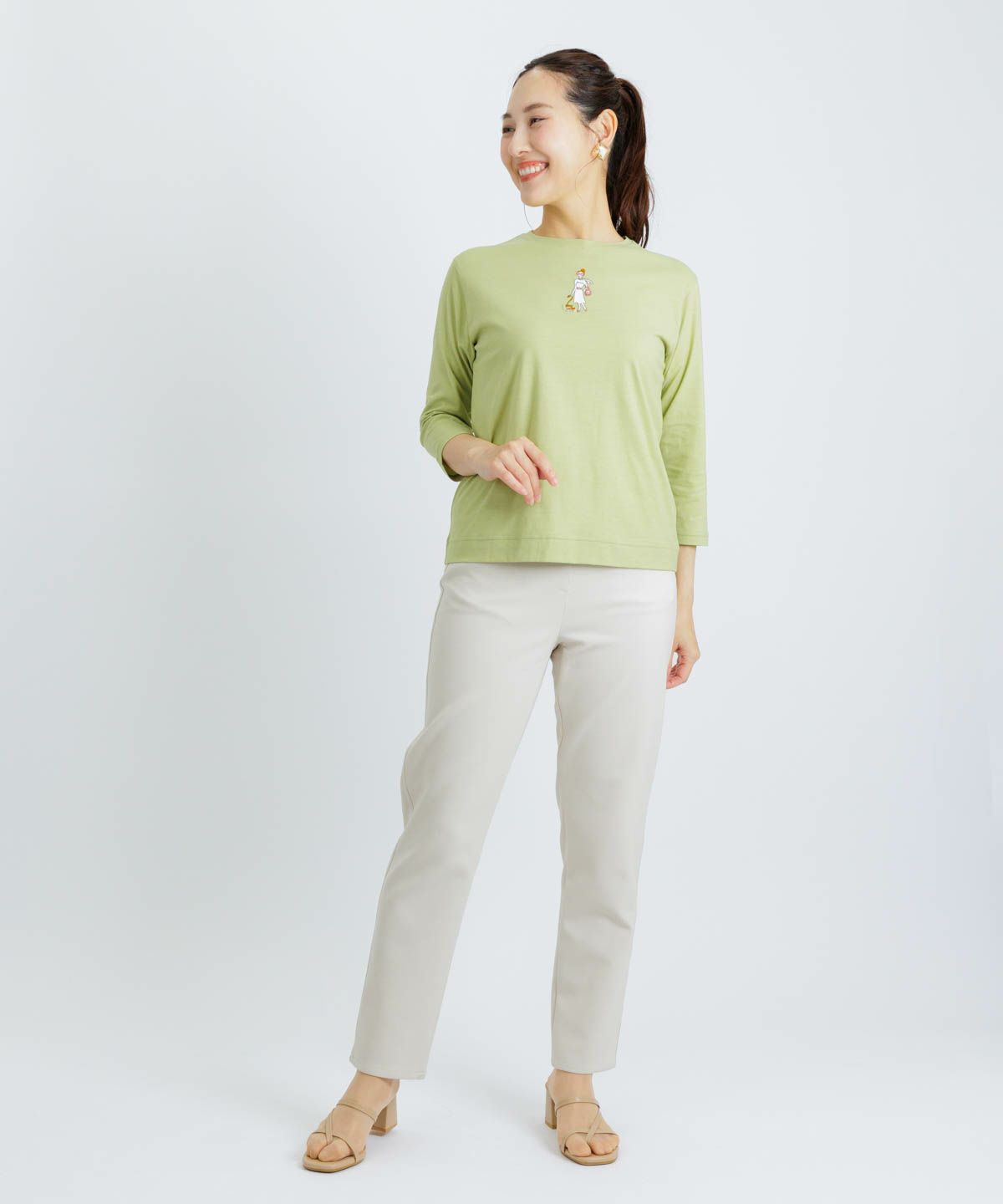 モデル着用画像（ベージュ）