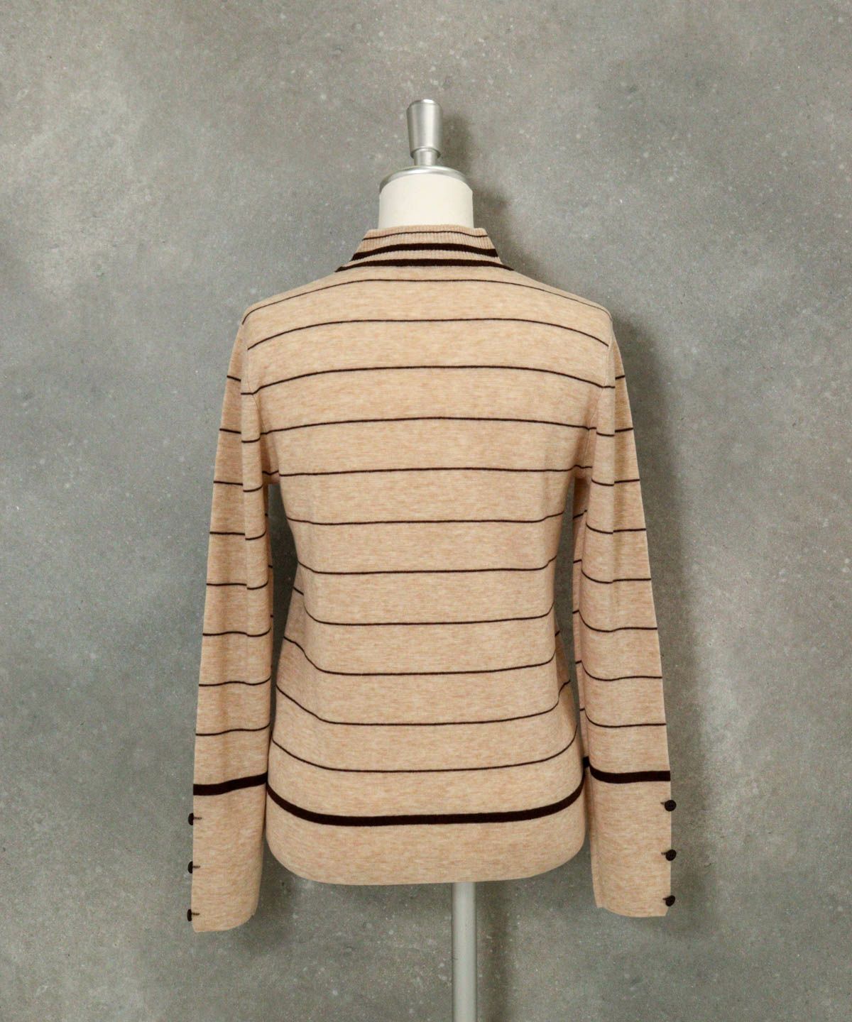 ウール100％細ボーダーニット（ベージュ）後ろ