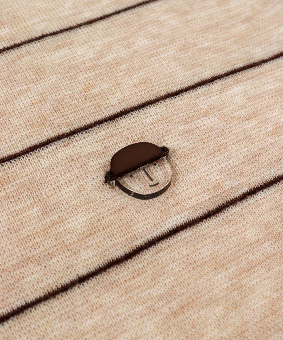 胸元デザイン部分