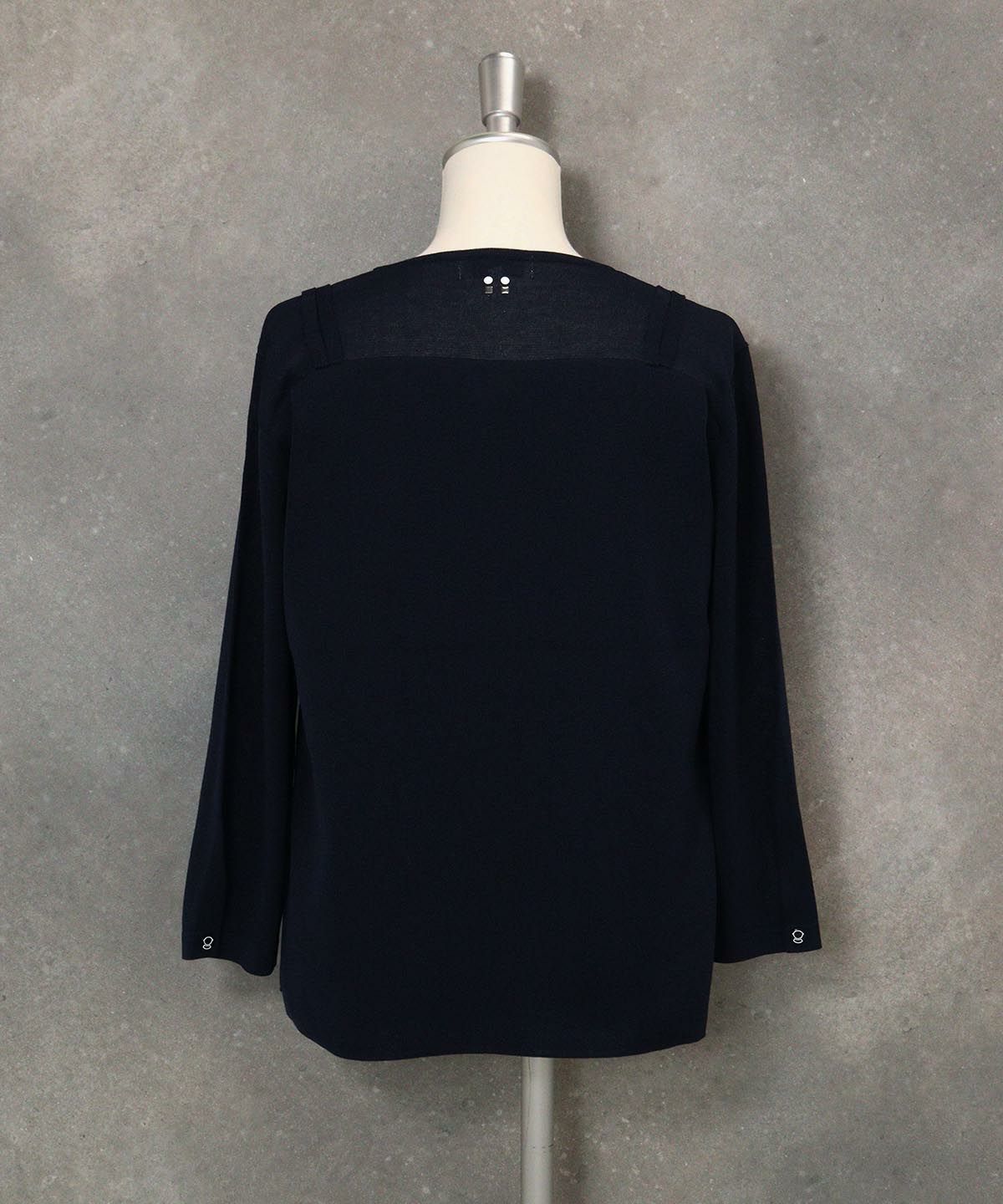 レイヤード風デザインニット(ネイビー)後ろ