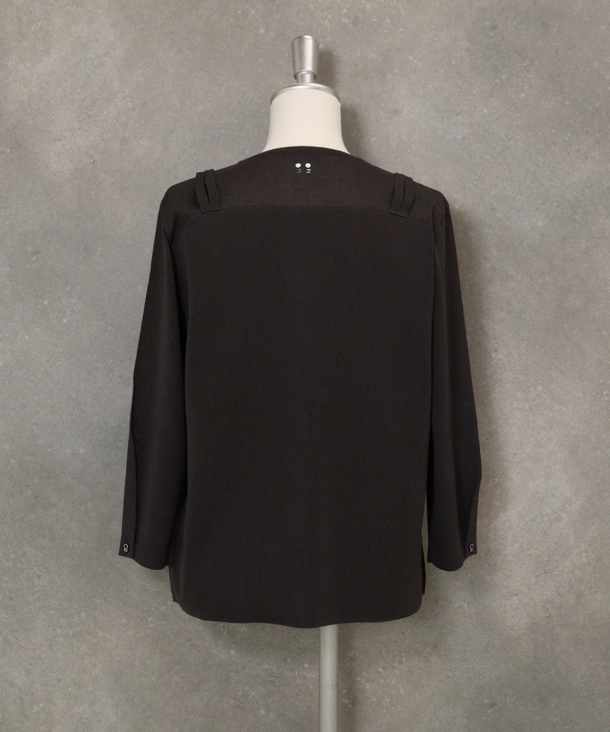 レイヤード風デザインニット(グレー)後ろ