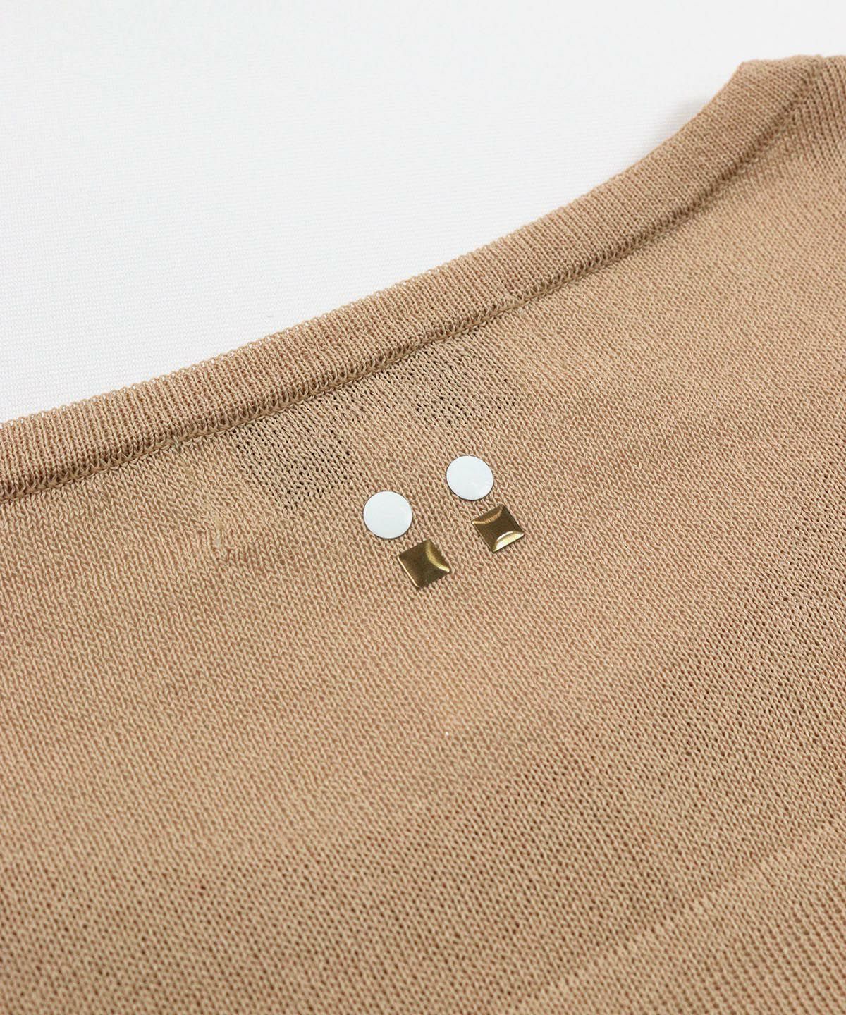 首元後ろアップ(ベージュ)