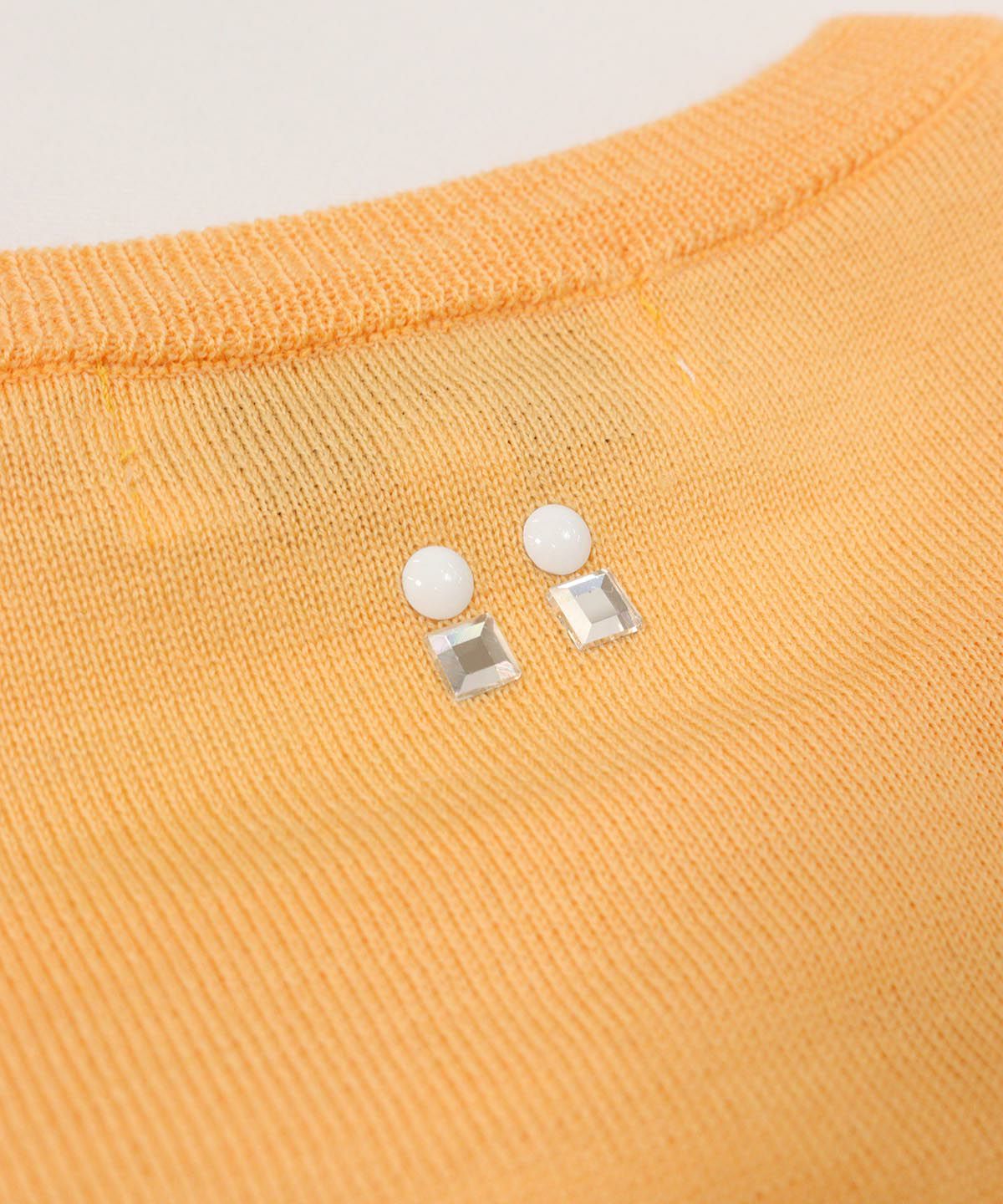 首元後ろアップ(ライトオレンジ)