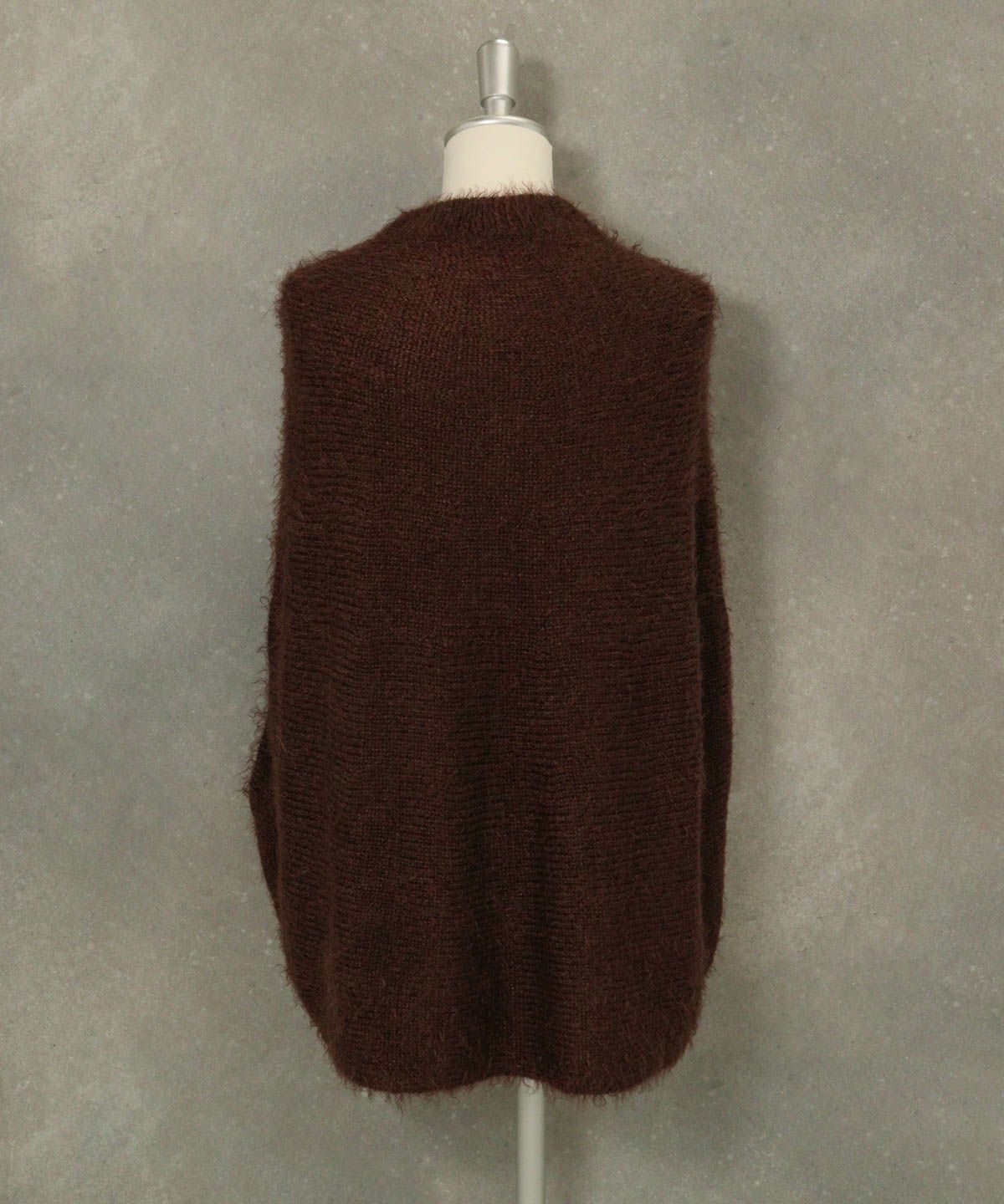 ウール混フェザーニットポンチョ後（ブラウン）