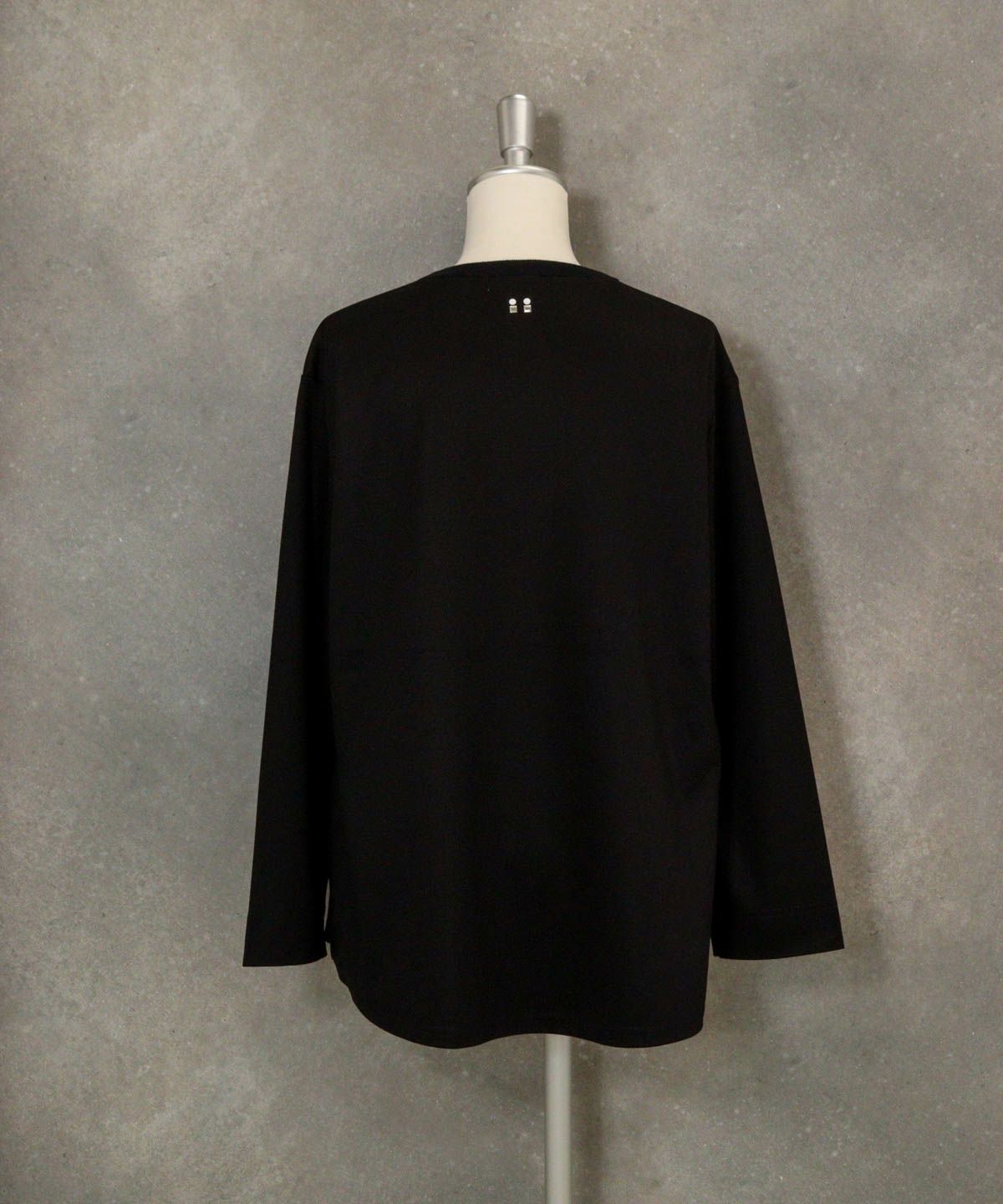 異素材切替イラストニット後ろ（ブラック）