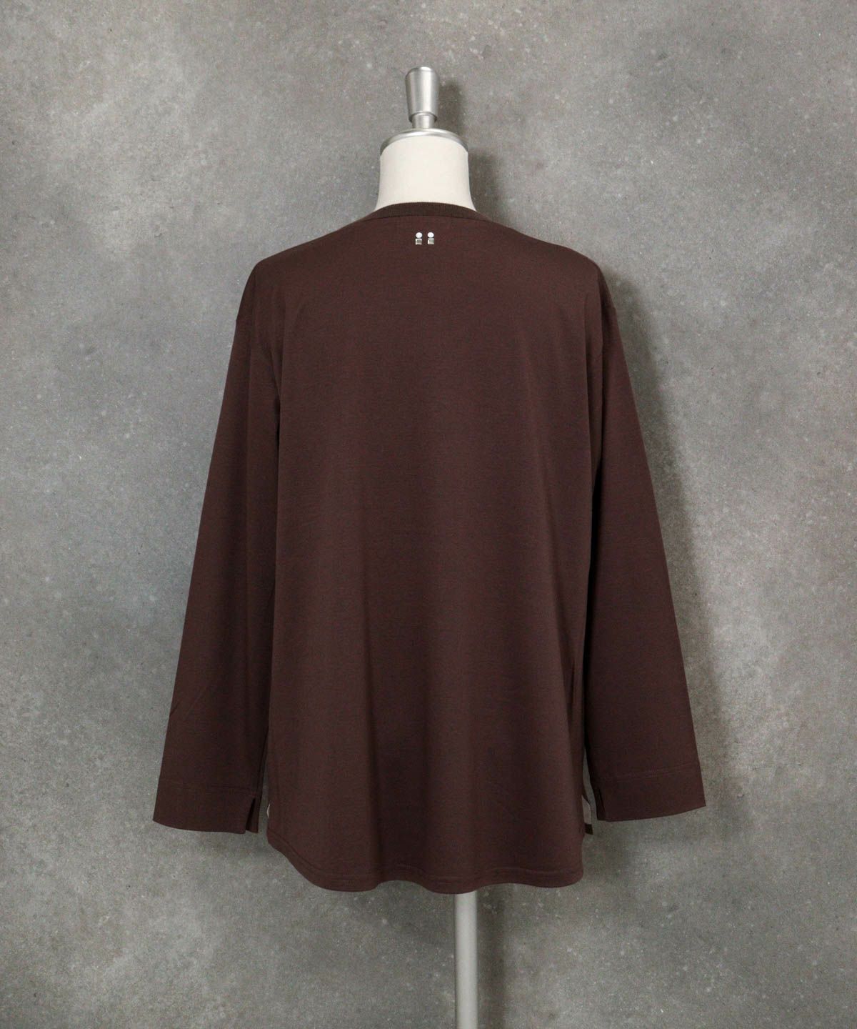 異素材切替イラストニット後ろ（ブラウン）