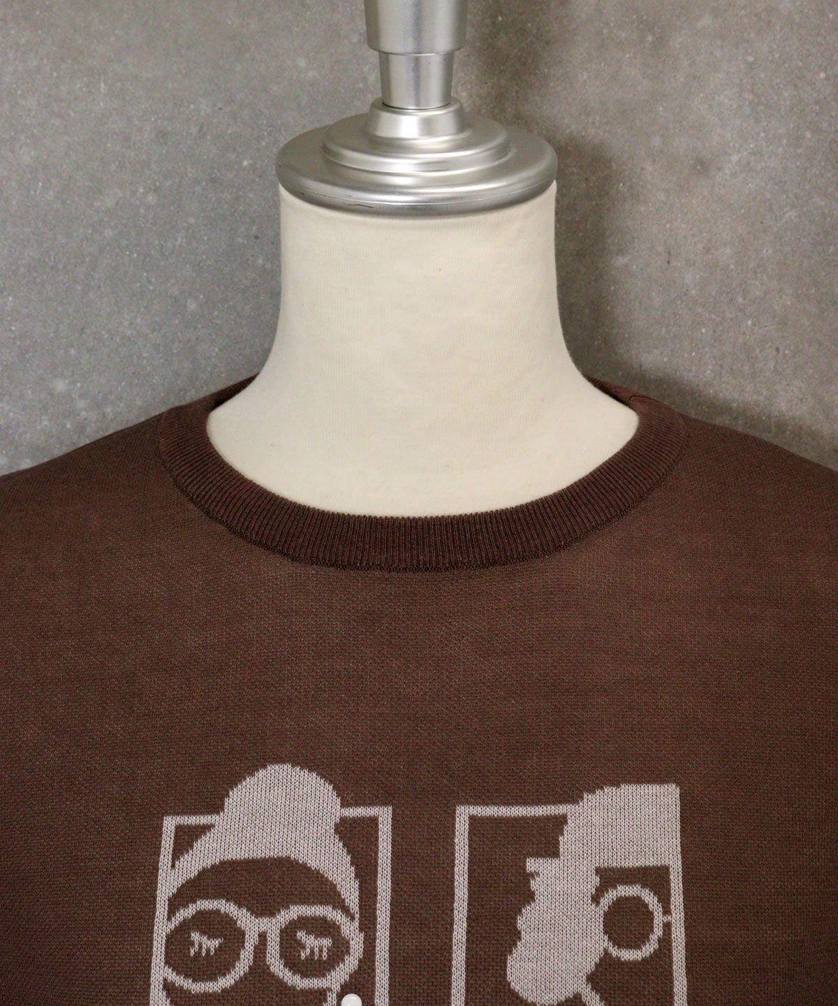 首元アップ（ブラウン）