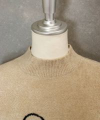 首元アップ（ベージュ）