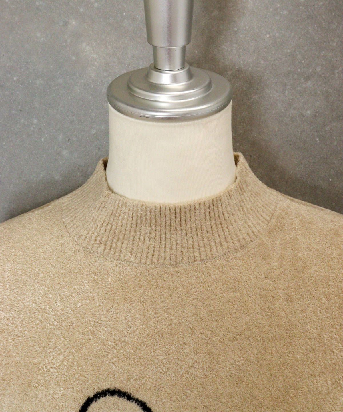 首元アップ（ベージュ）