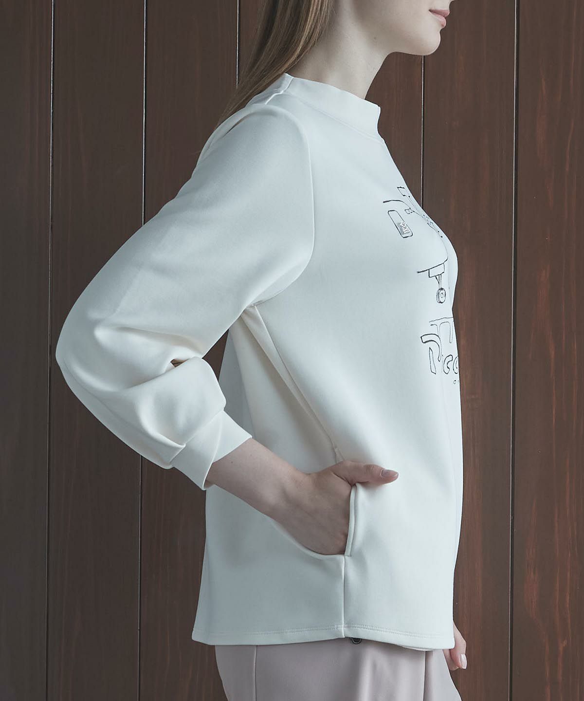 モデル着用画像（ホワイト）