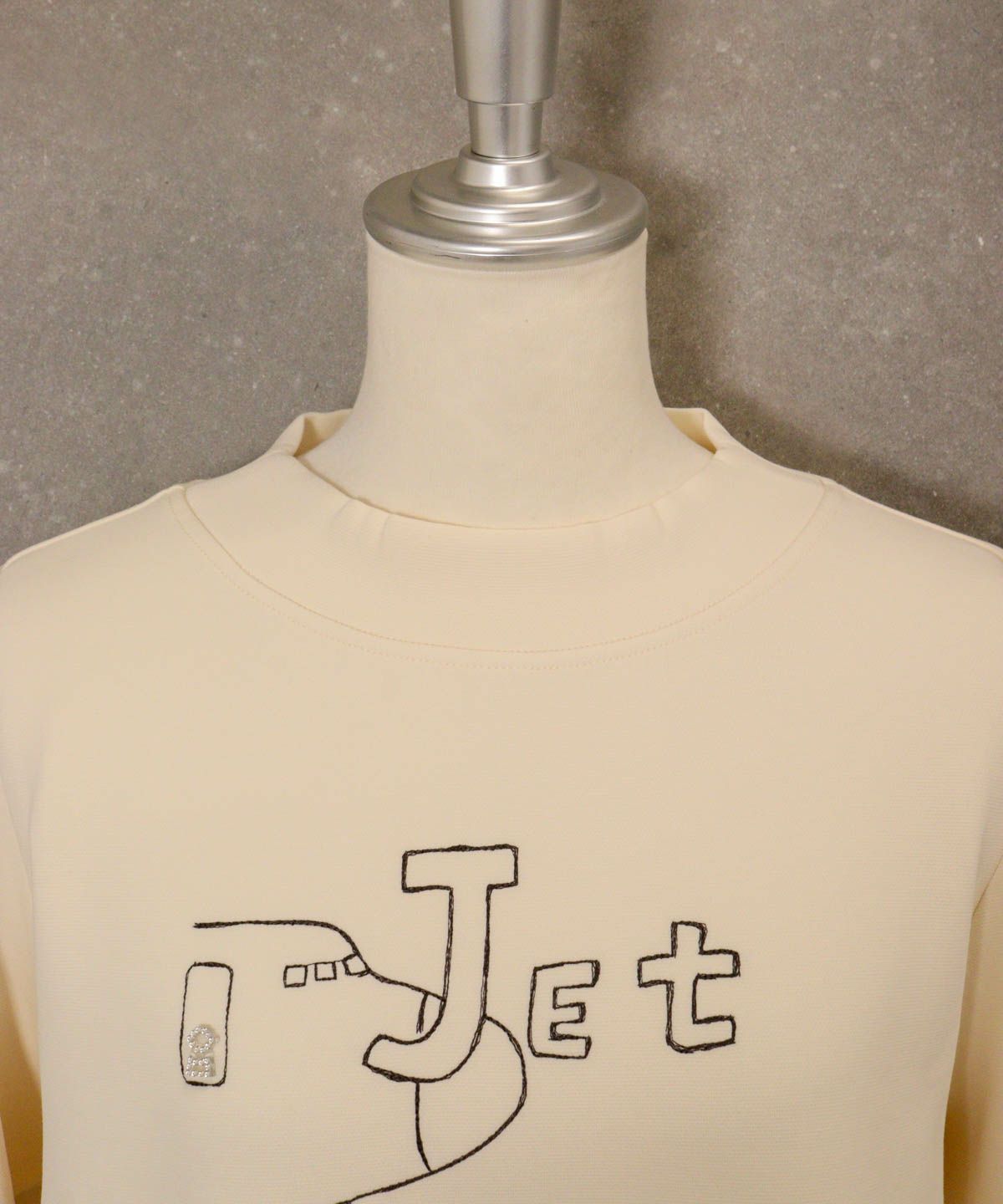 首元アップ（ホワイト）