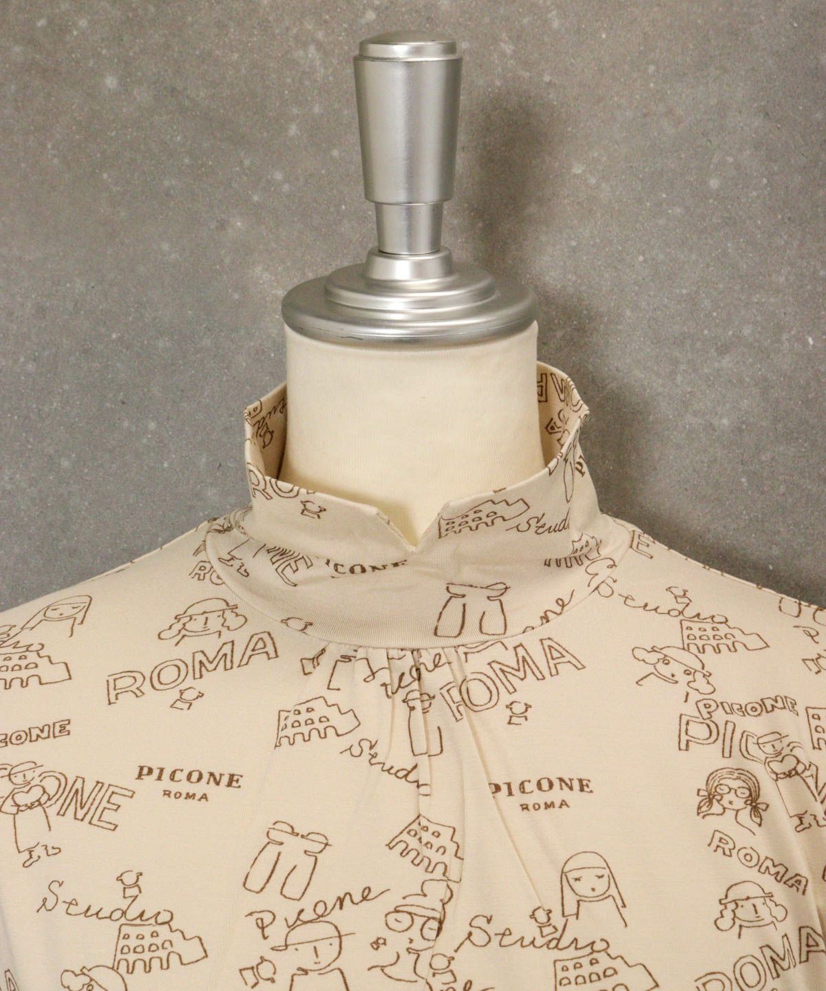 首元（ベージュ）