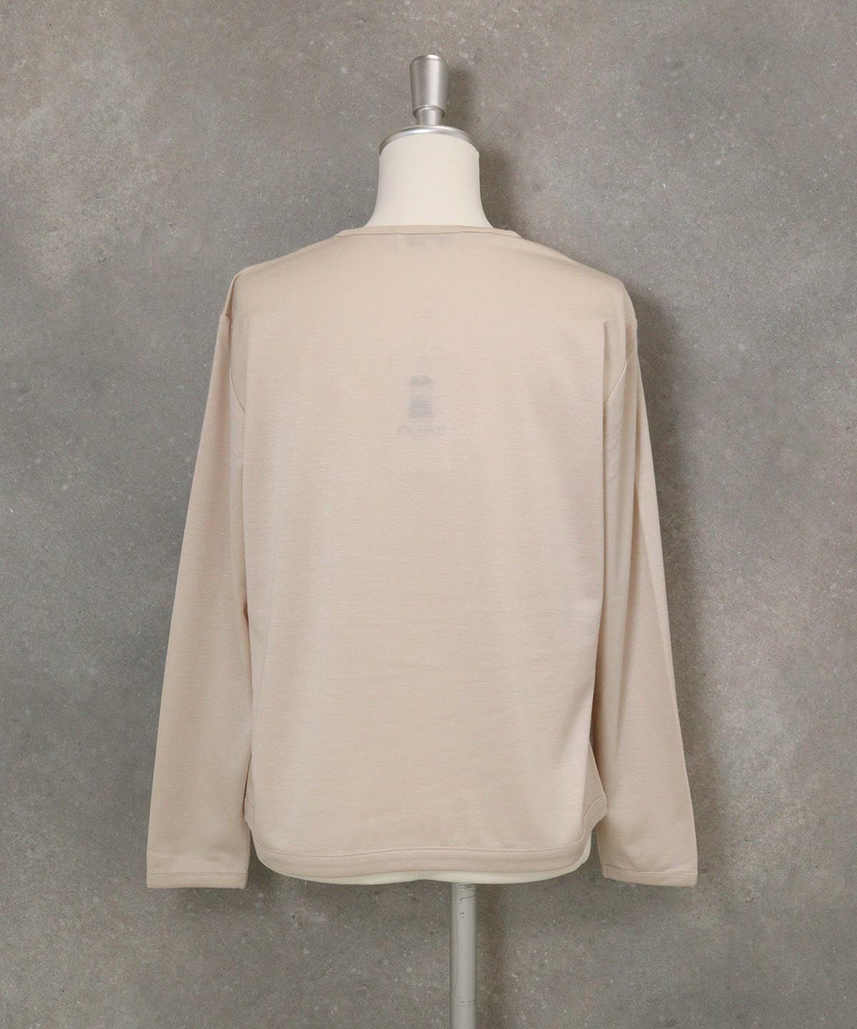 フロントワッペンプルオーバー(ベージュ)後ろ
