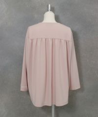 袖ワッペンバックギャザープルオーバー後（ピンク）