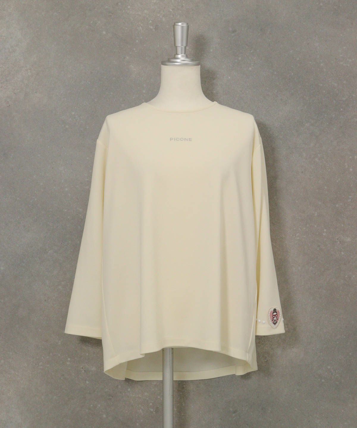 袖ワッペンバックギャザープルオーバー（ホワイト）