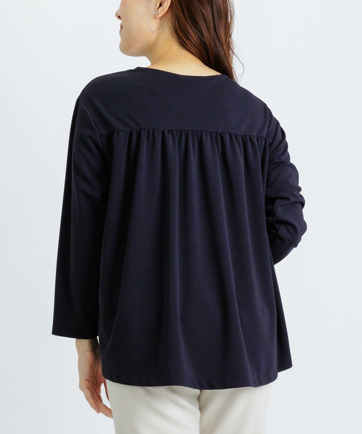 モデル着用画像（ネイビー）