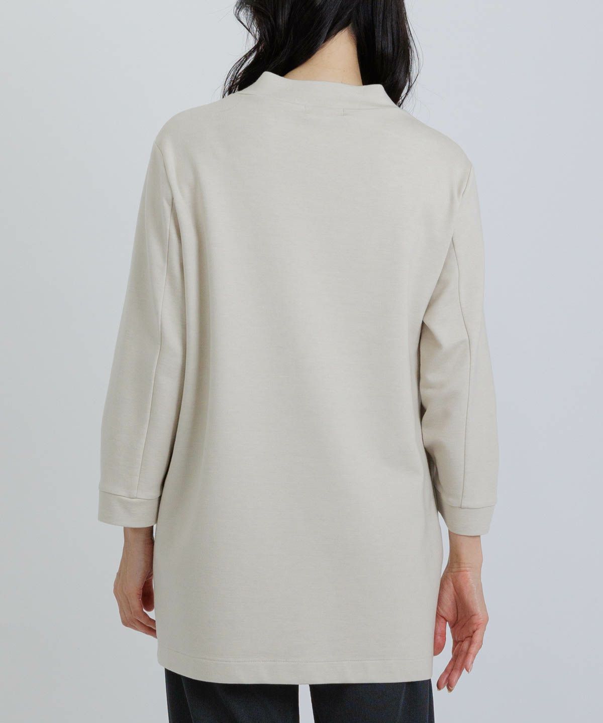 モデル着用画像（ベージュ）