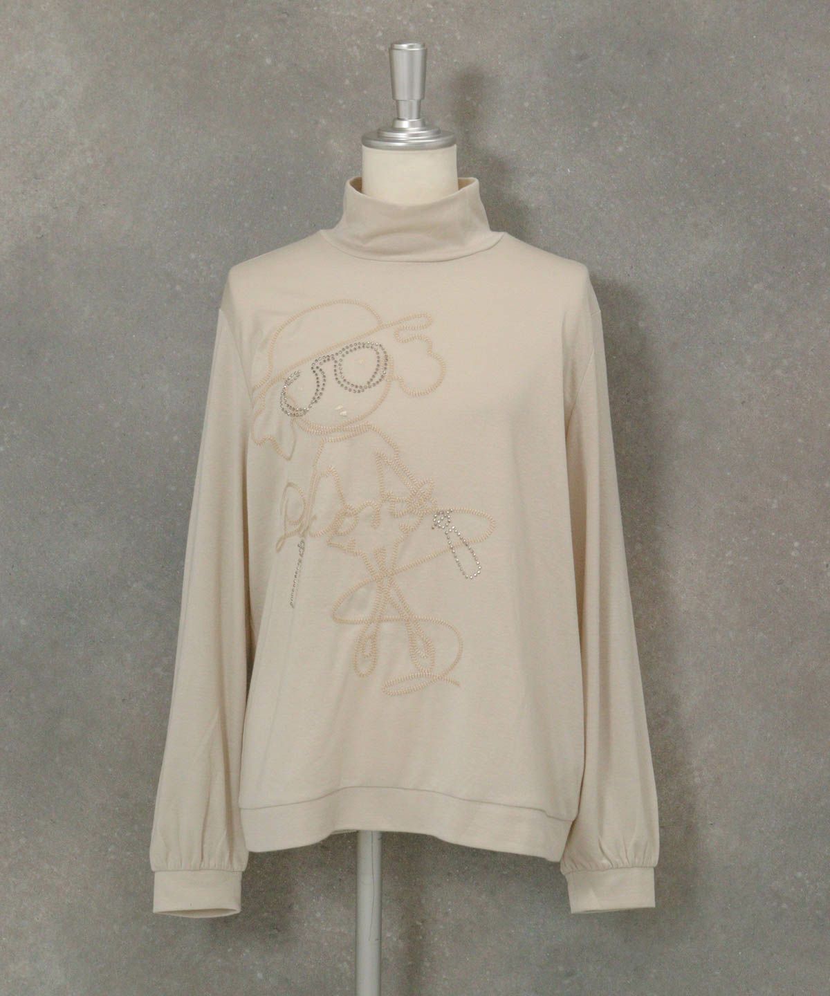 チェーン刺繍ハイネックプルオーバー（ベージュ）