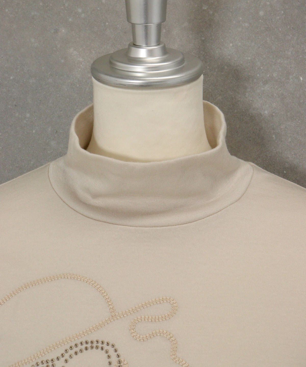 首元部分（ベージュ）