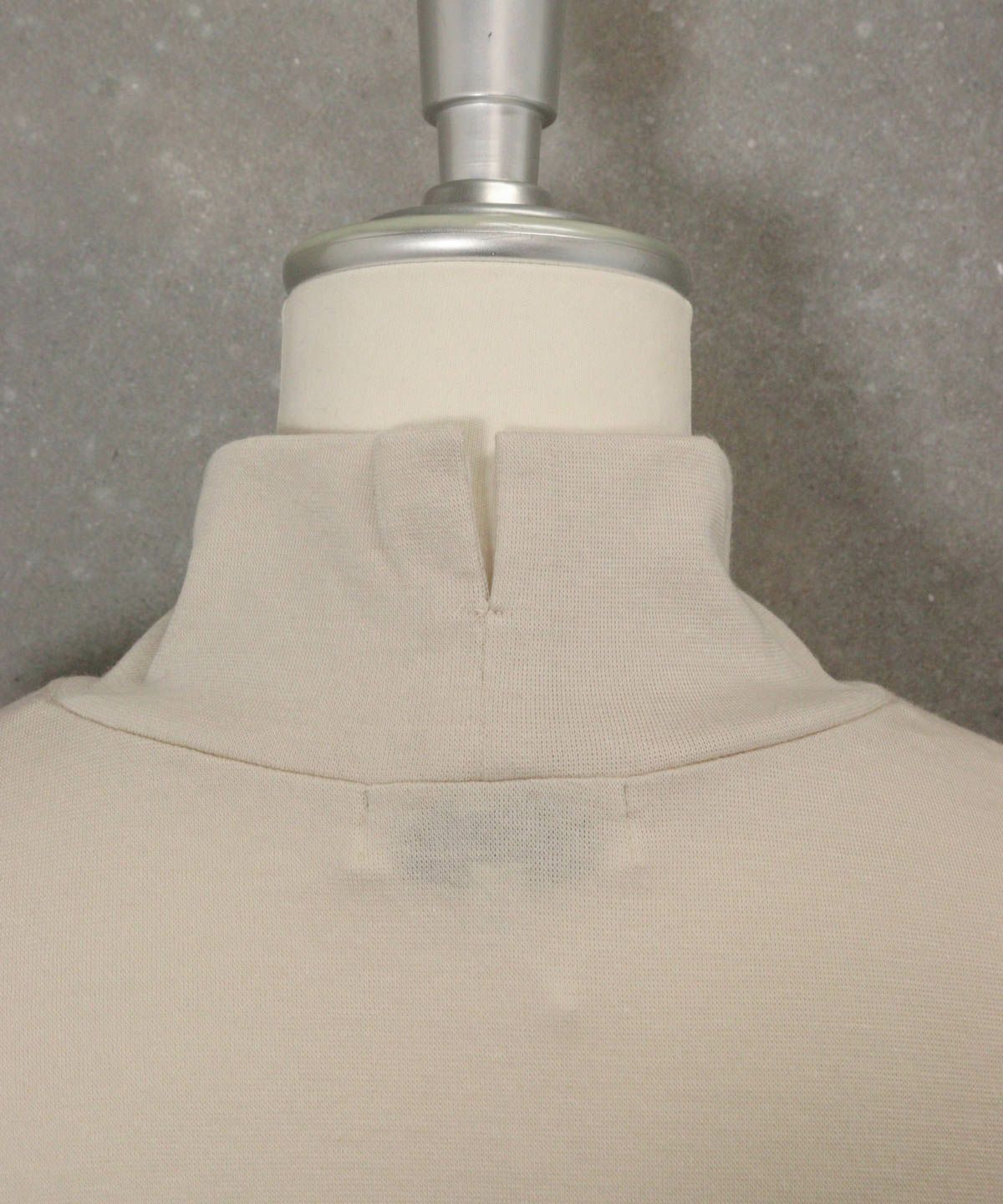 首元後部分（ベージュ）