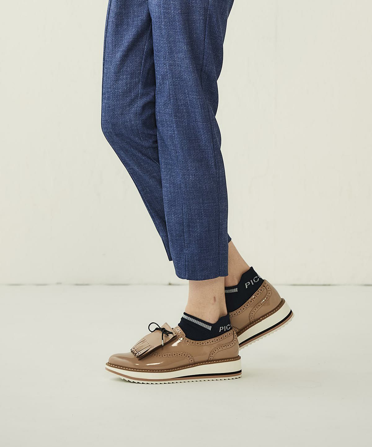 モデル着用画像（ネイビー）