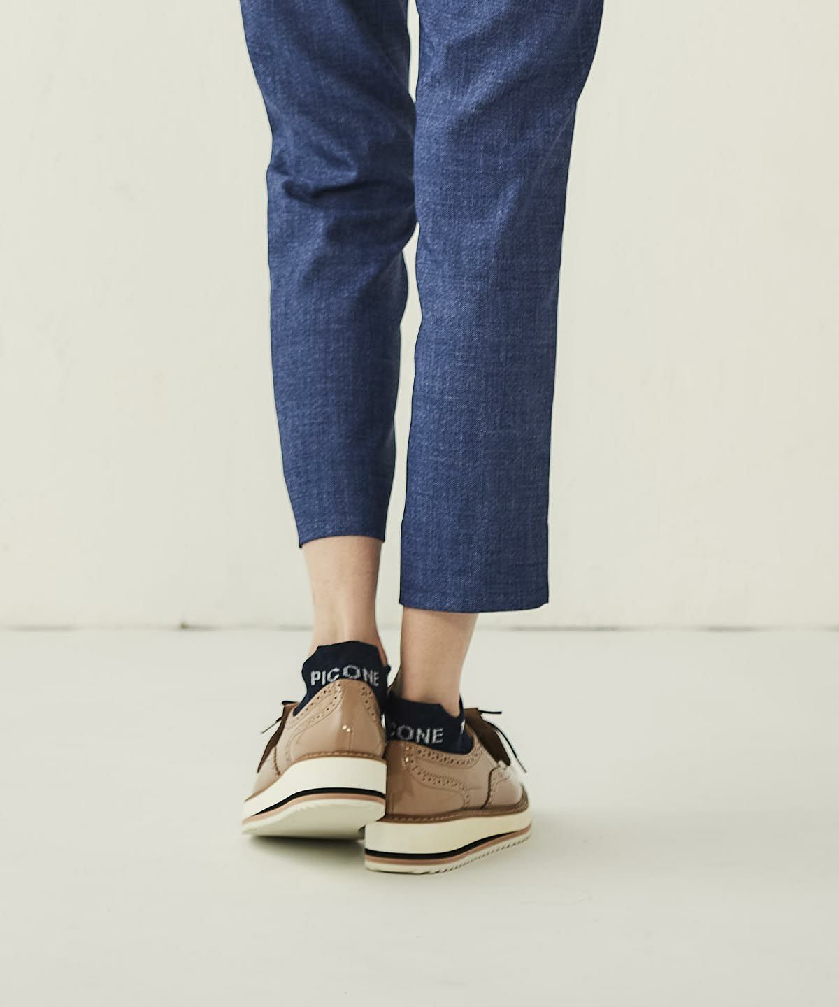 モデル着用画像（ネイビー）