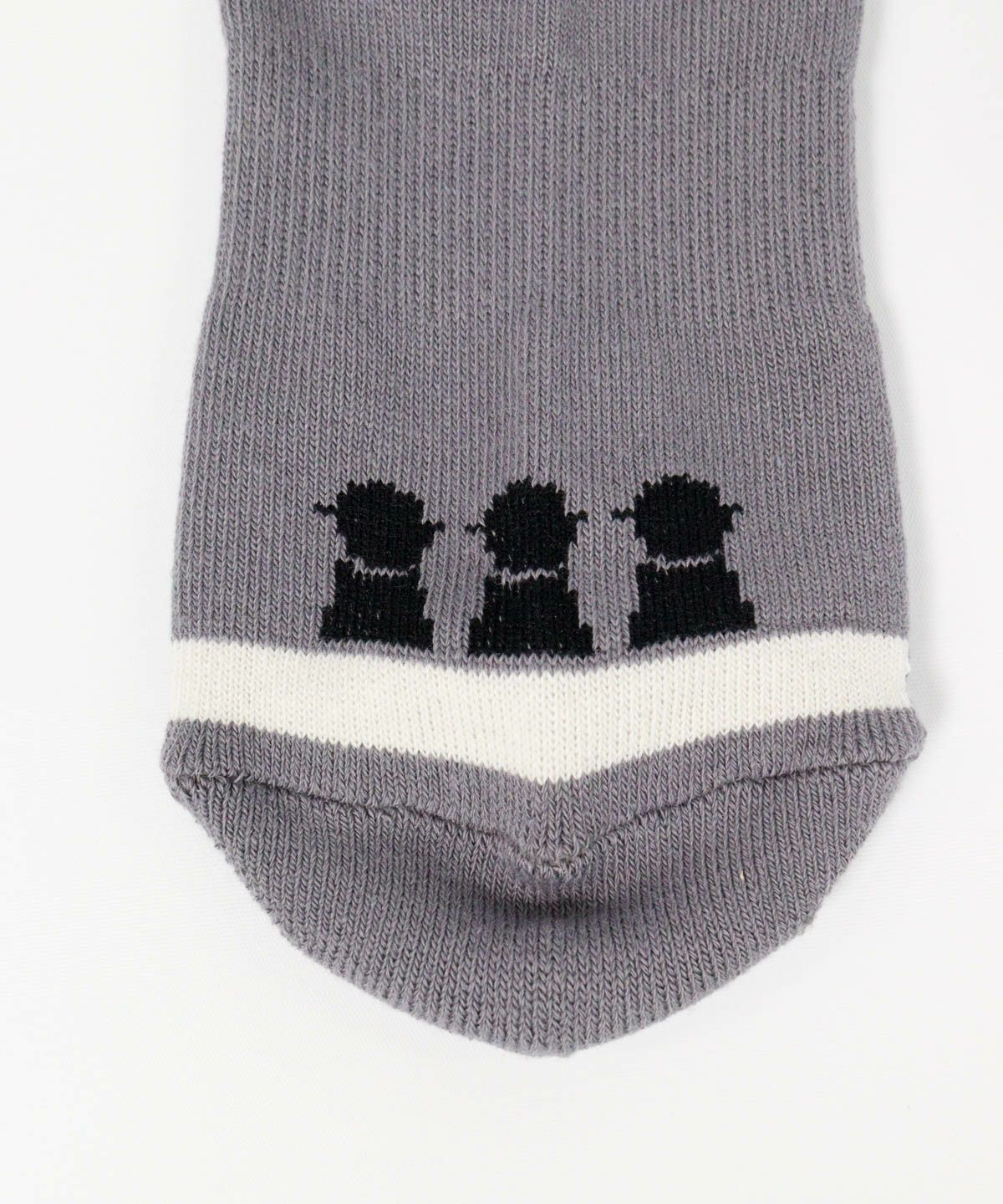 足先部分（グレー）