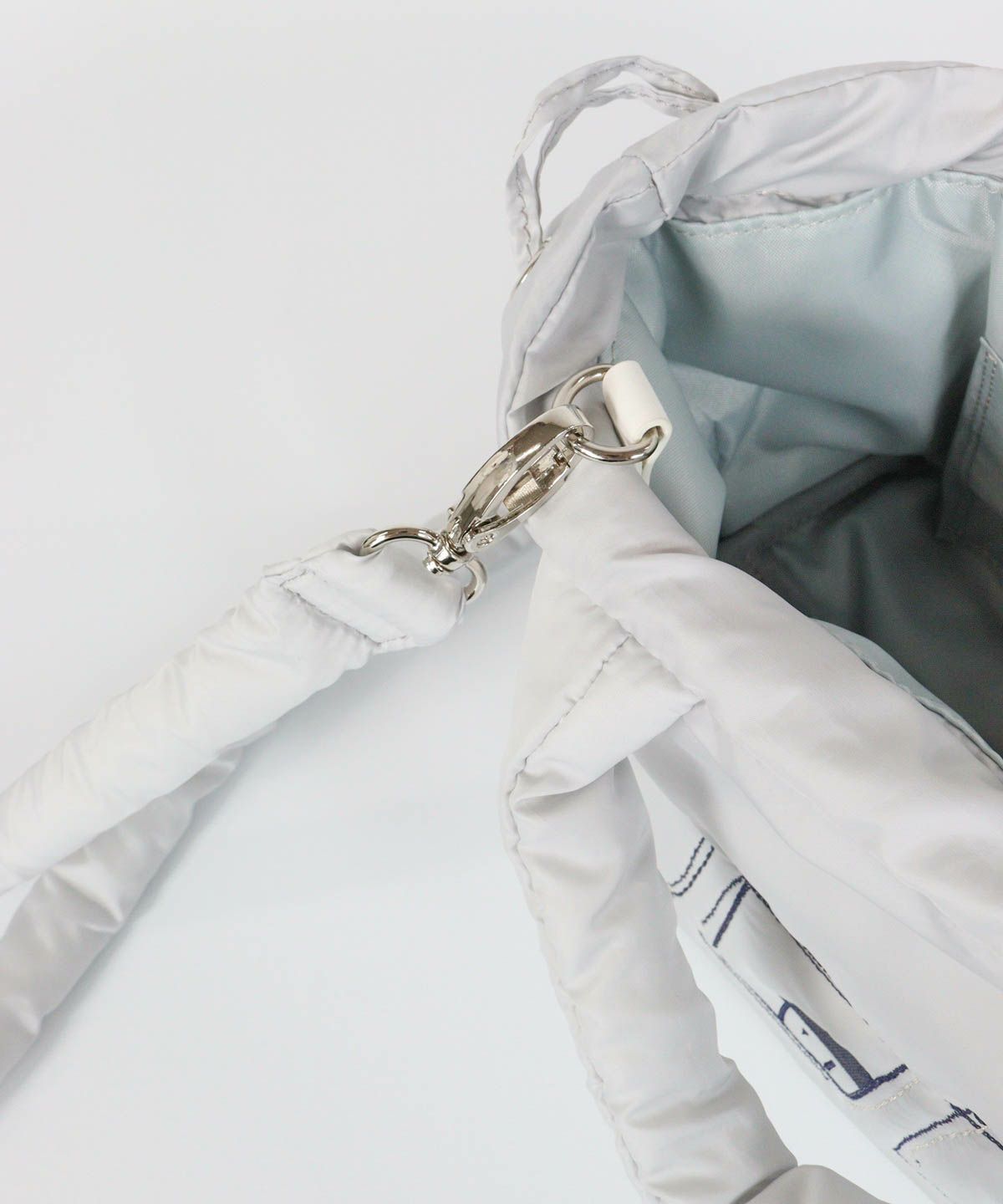 ショルダーストラップ取付部分（ライトグレー）