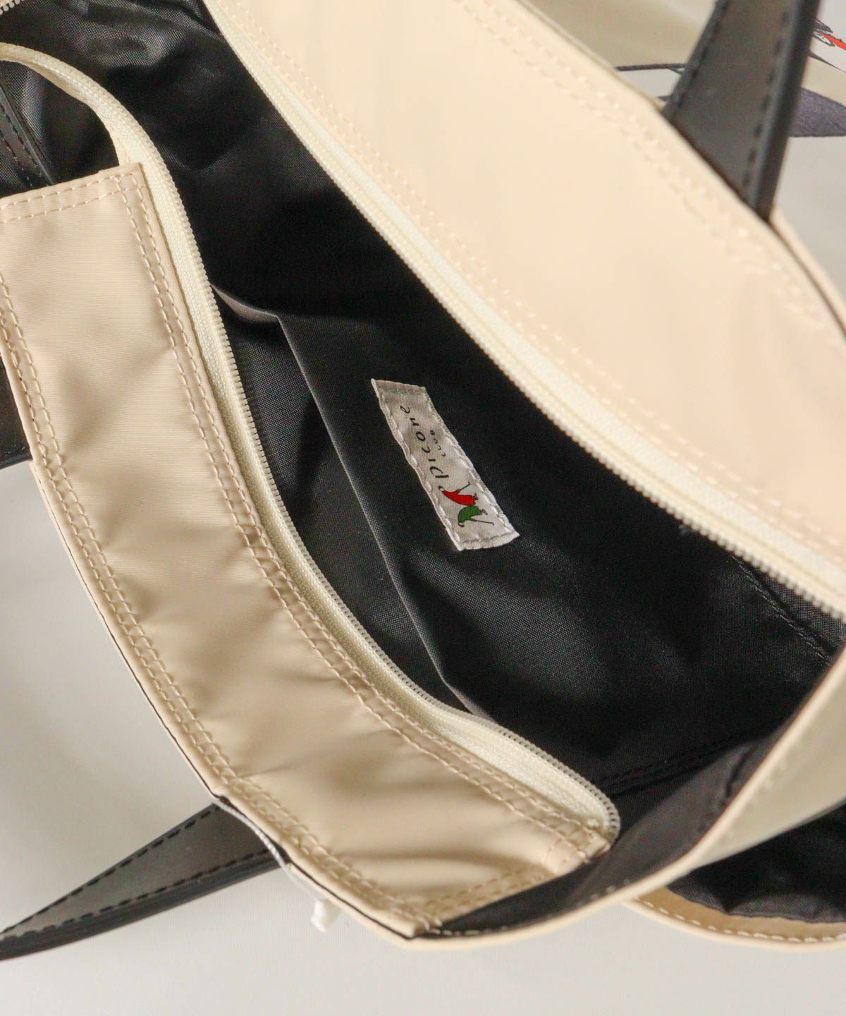 内側ポケット部分（ベージュ）