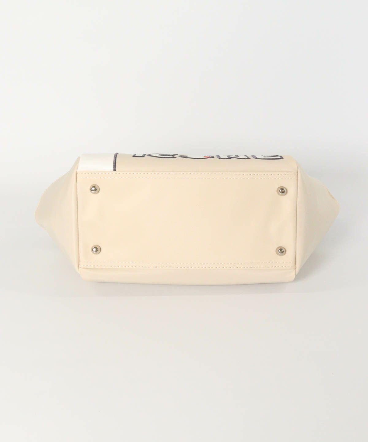 底部分（ベージュ）