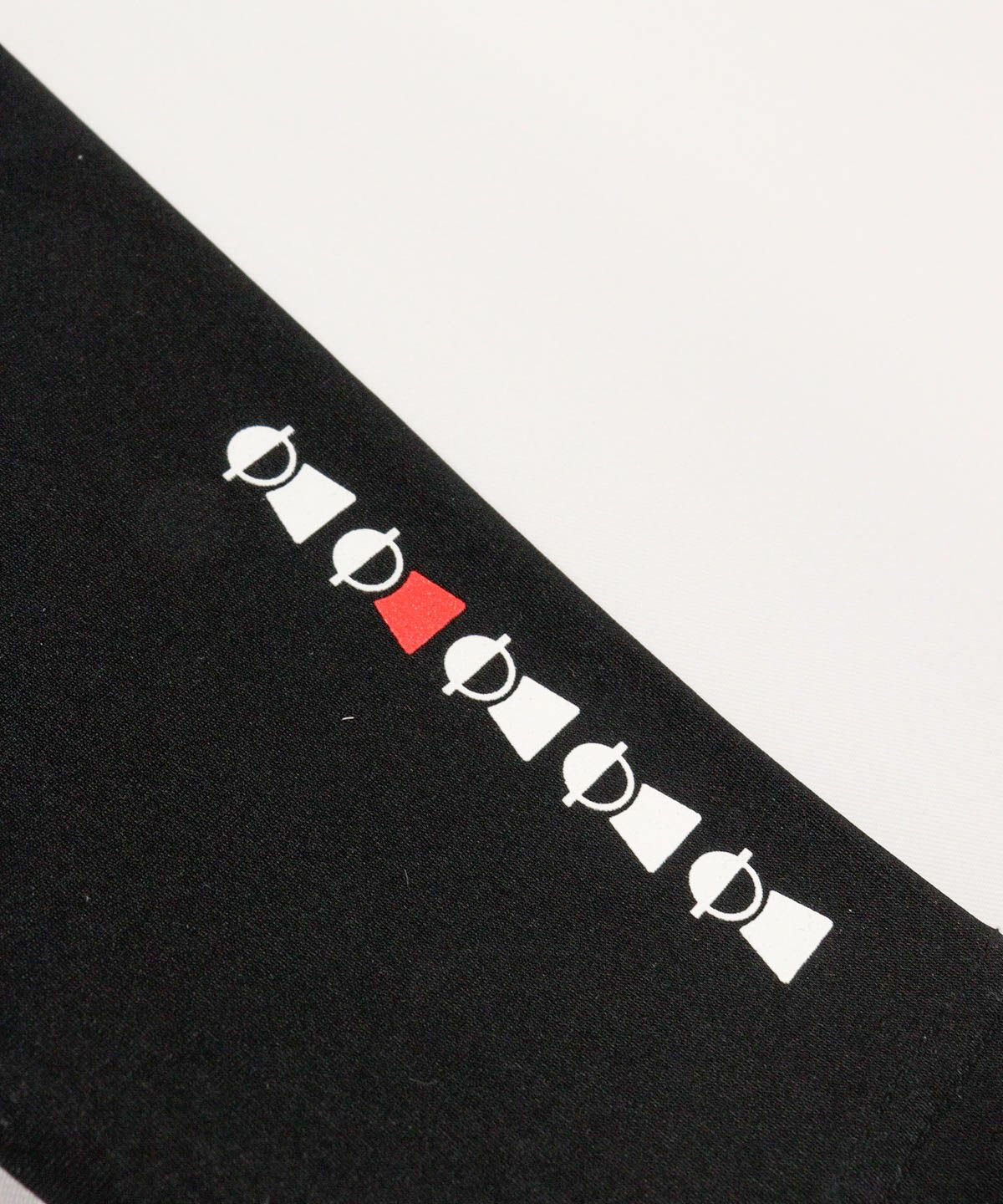 デザイン部分(ブラック)