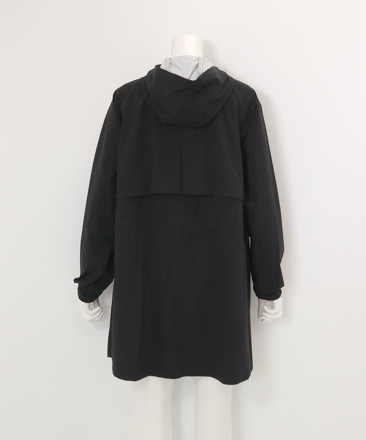 フード付撥水ナイロンコート(ブラック)後ろ