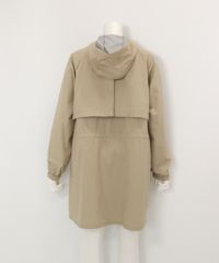 フード付撥水ナイロンコート(ベージュ)後ろ