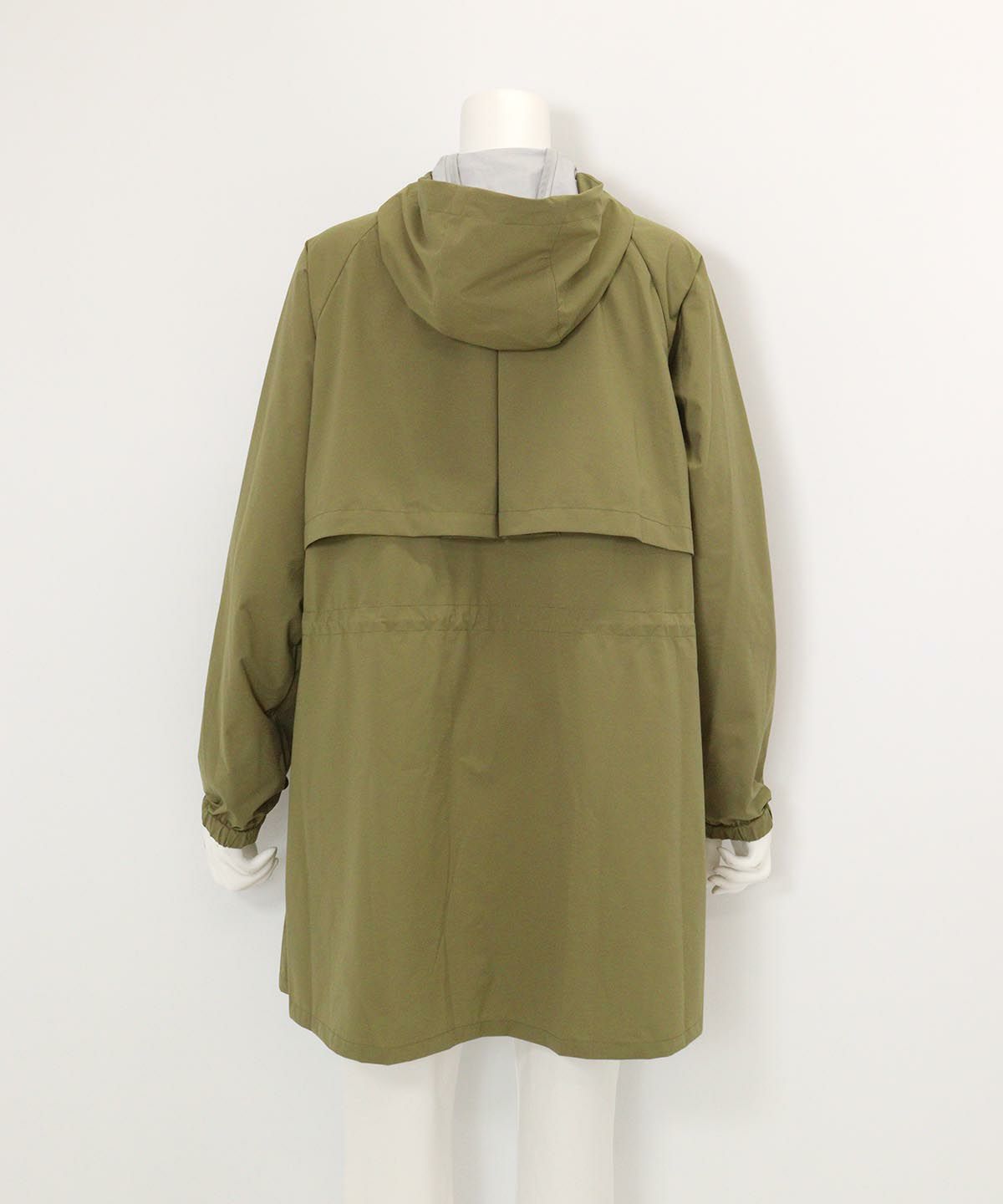 フード付撥水ナイロンコート(カーキ)後ろ