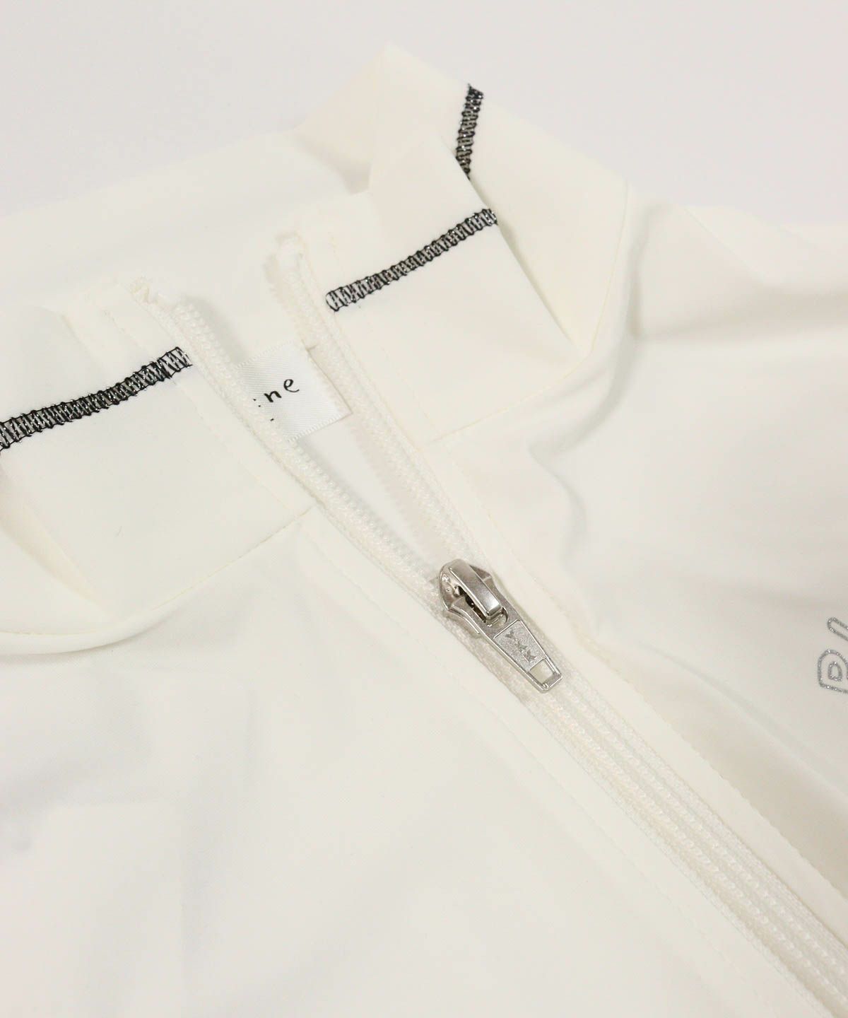 ファスナー部分（ホワイト）