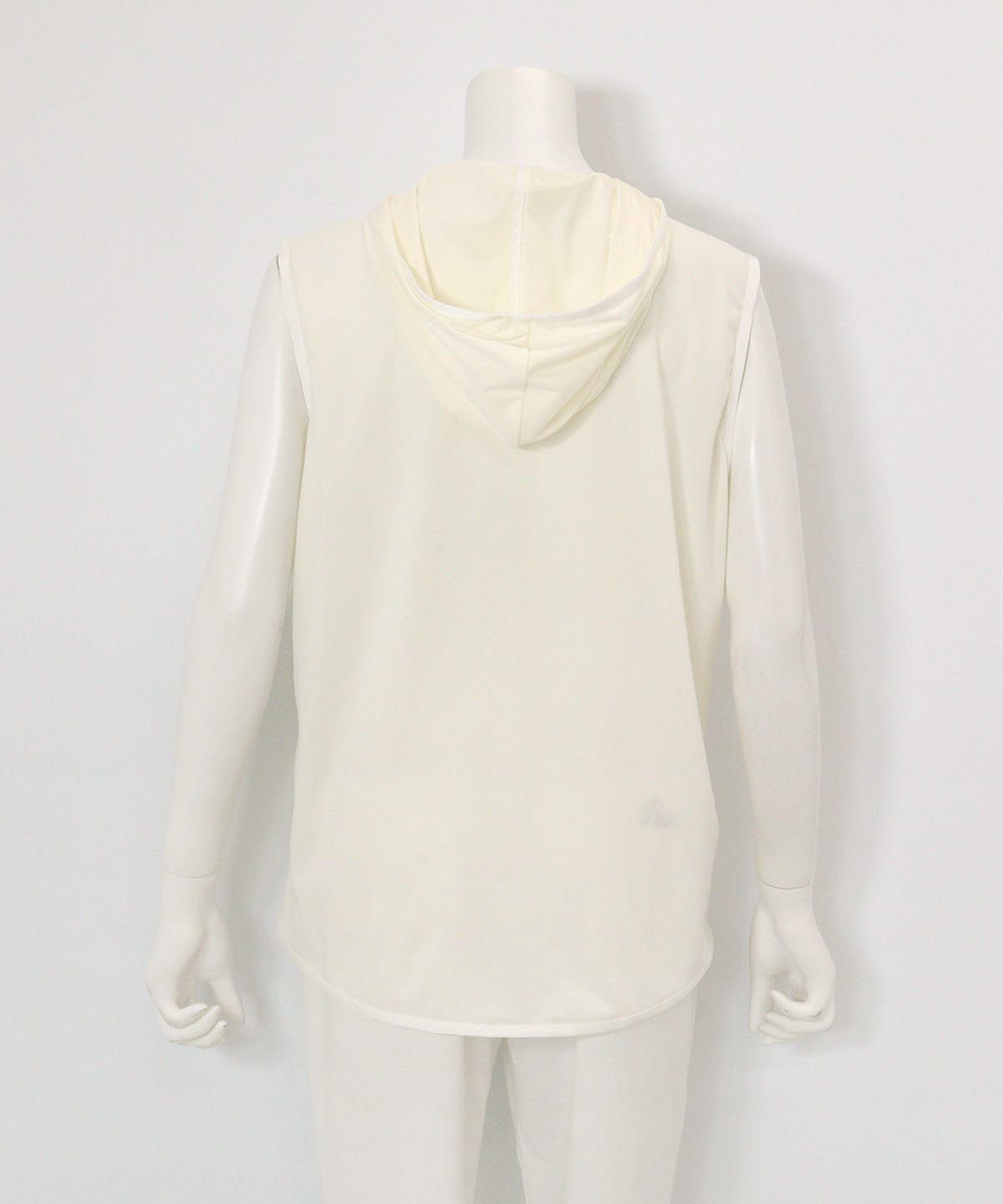 フード付きジップベスト(ホワイト)後ろ