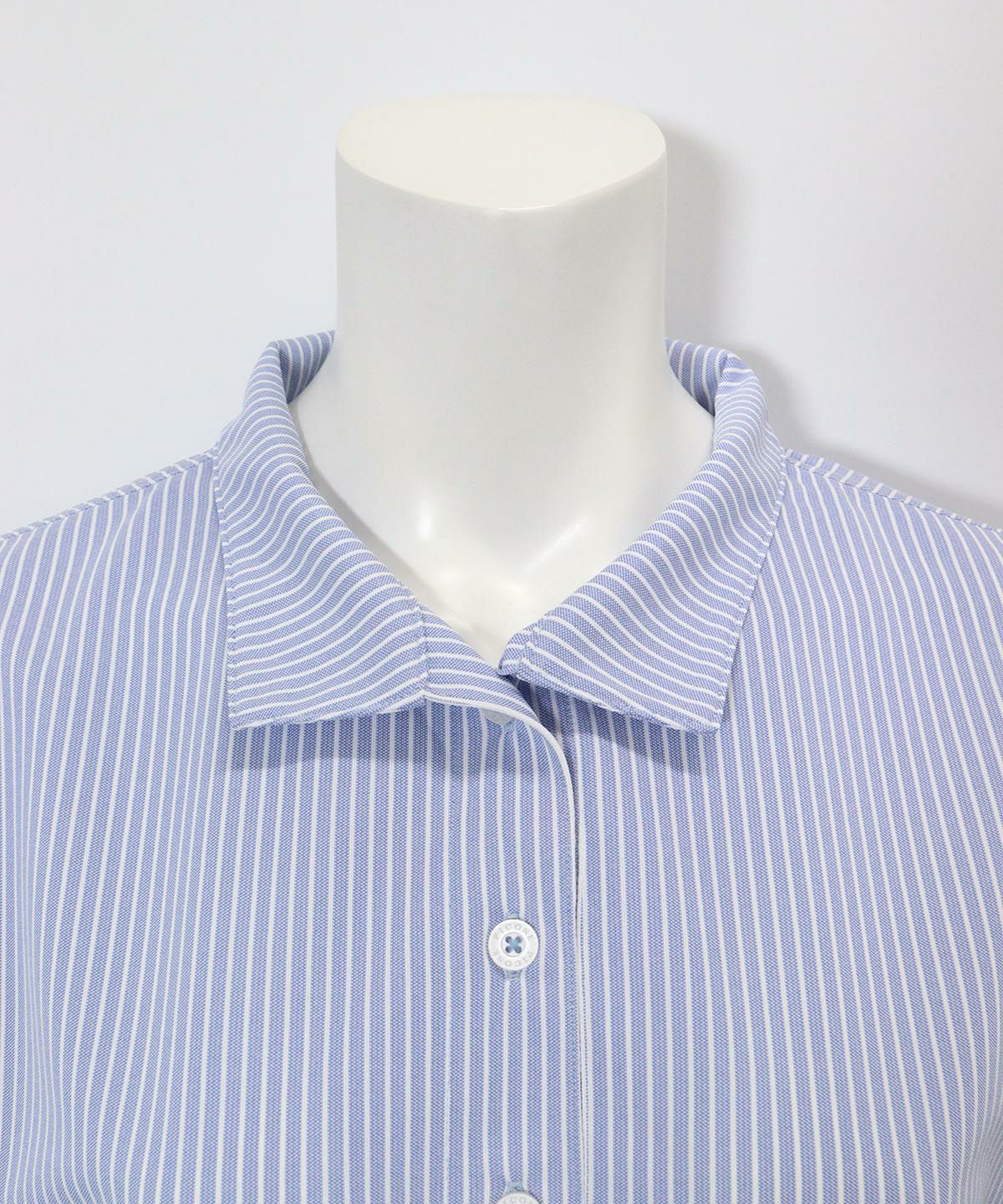 首元アップ(ブルー)