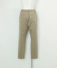 千鳥エンボス冷感パンツ(キャメル)後ろ