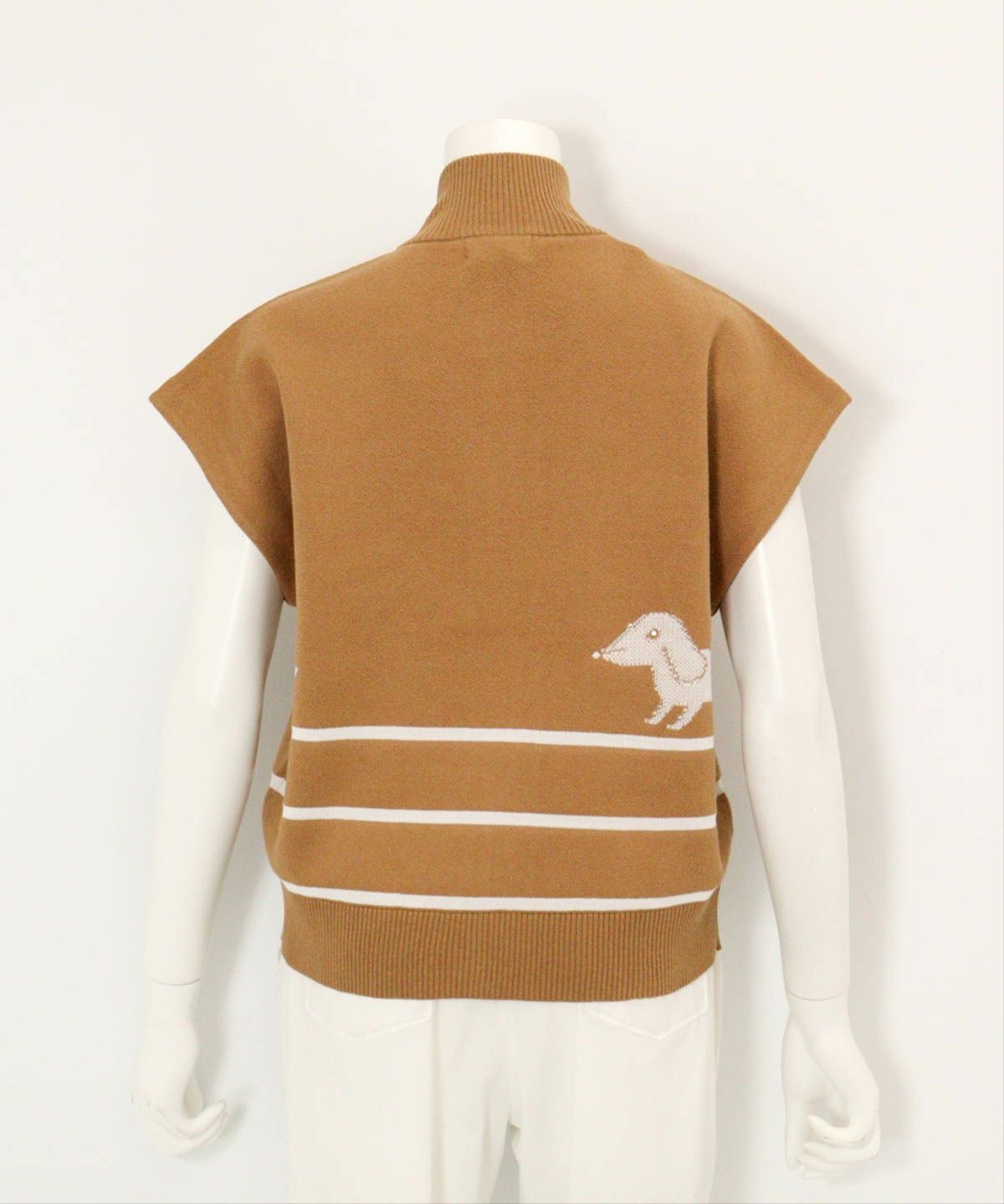  コットン混DOG柄ニットベスト後（キャメル）