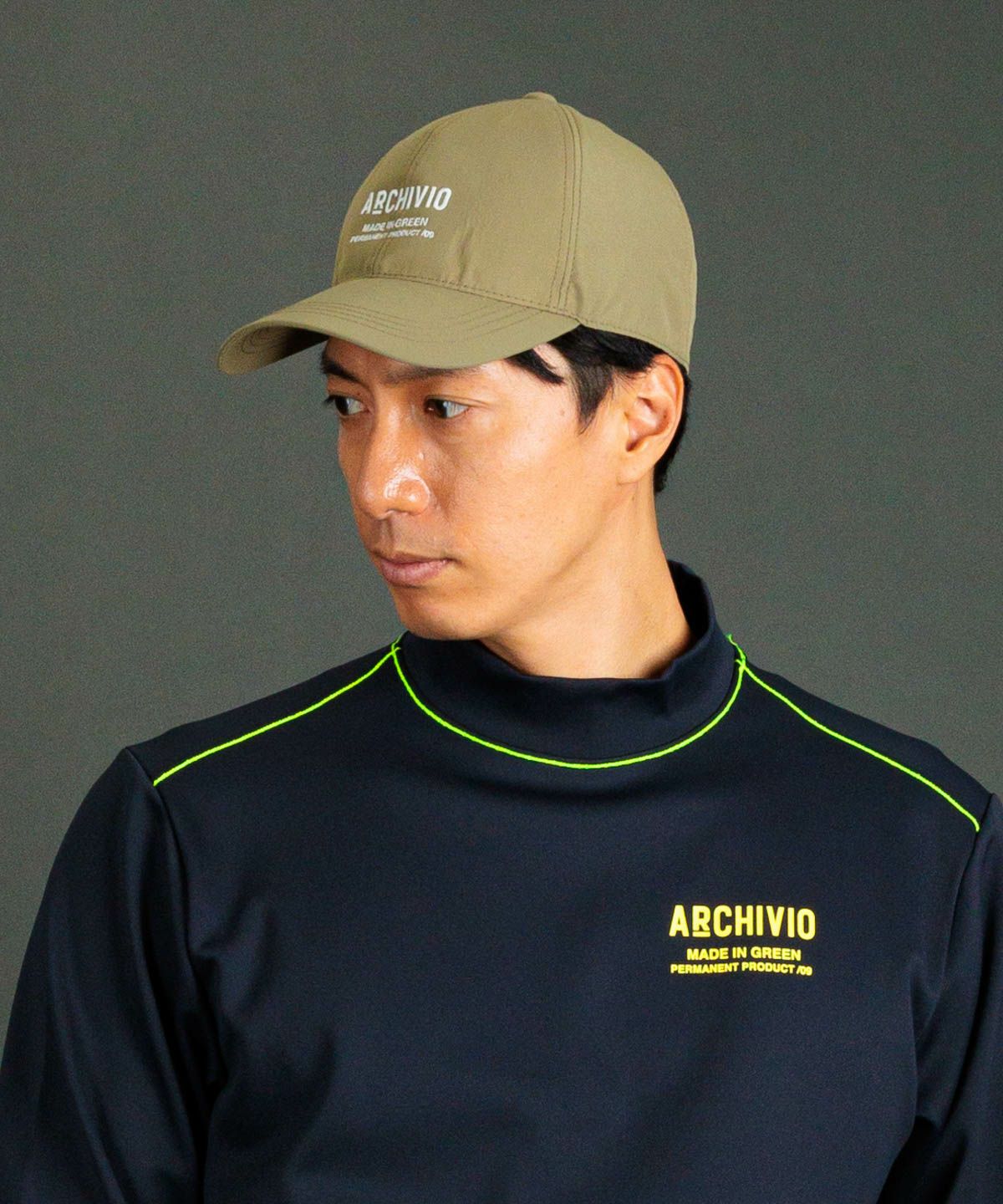 モデル着用画像（カーキ）